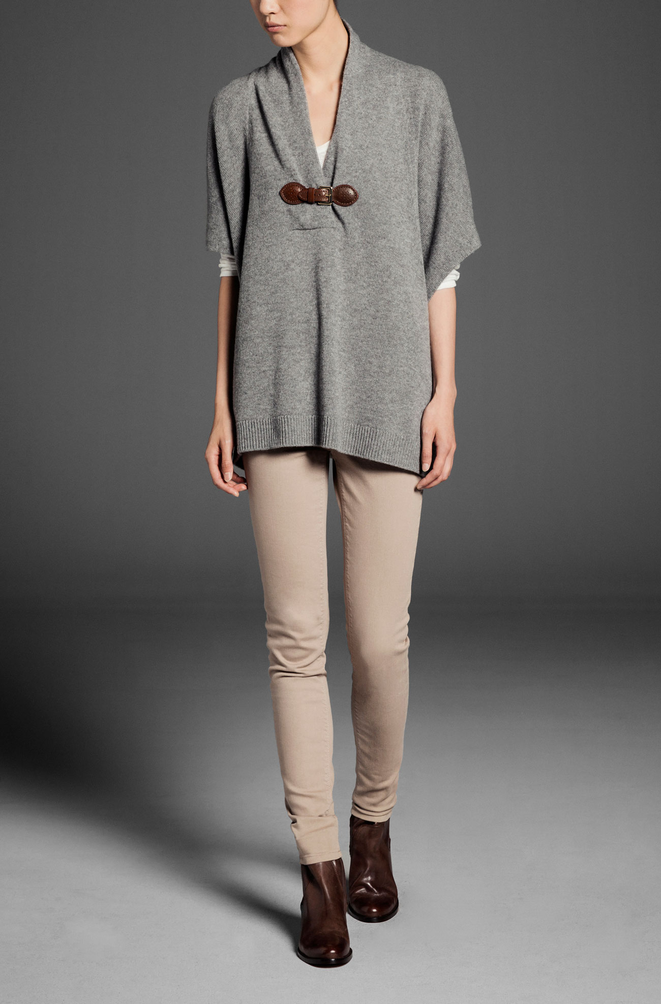 http://static.massimodutti.net/3/photos/2013/I/0/1/p/5645/614/809/5645614809_1_1_1.jpg?timestamp=1373907508472