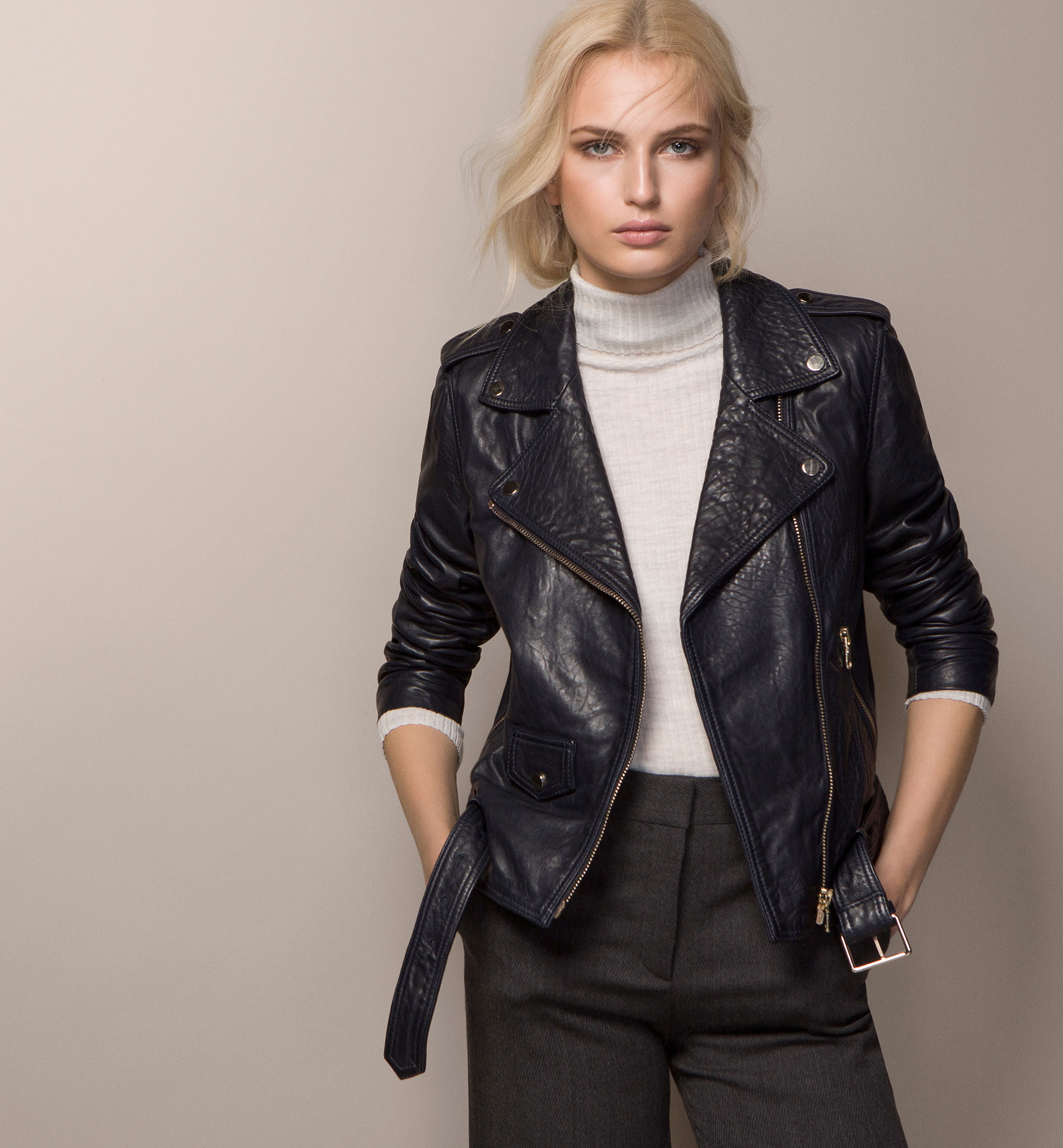 INDIGOBLAUE LEDERJACKE