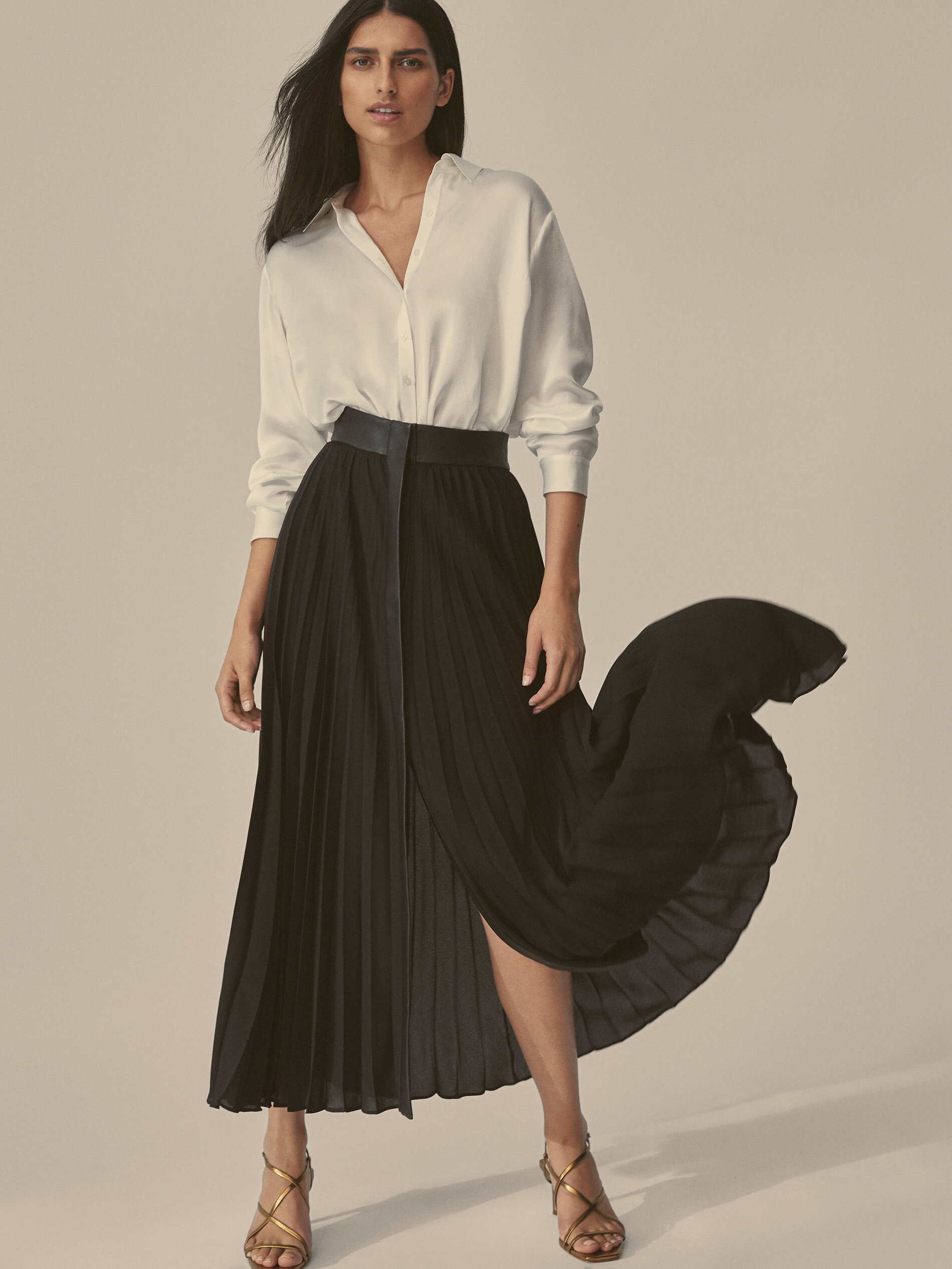 pleated skirt very