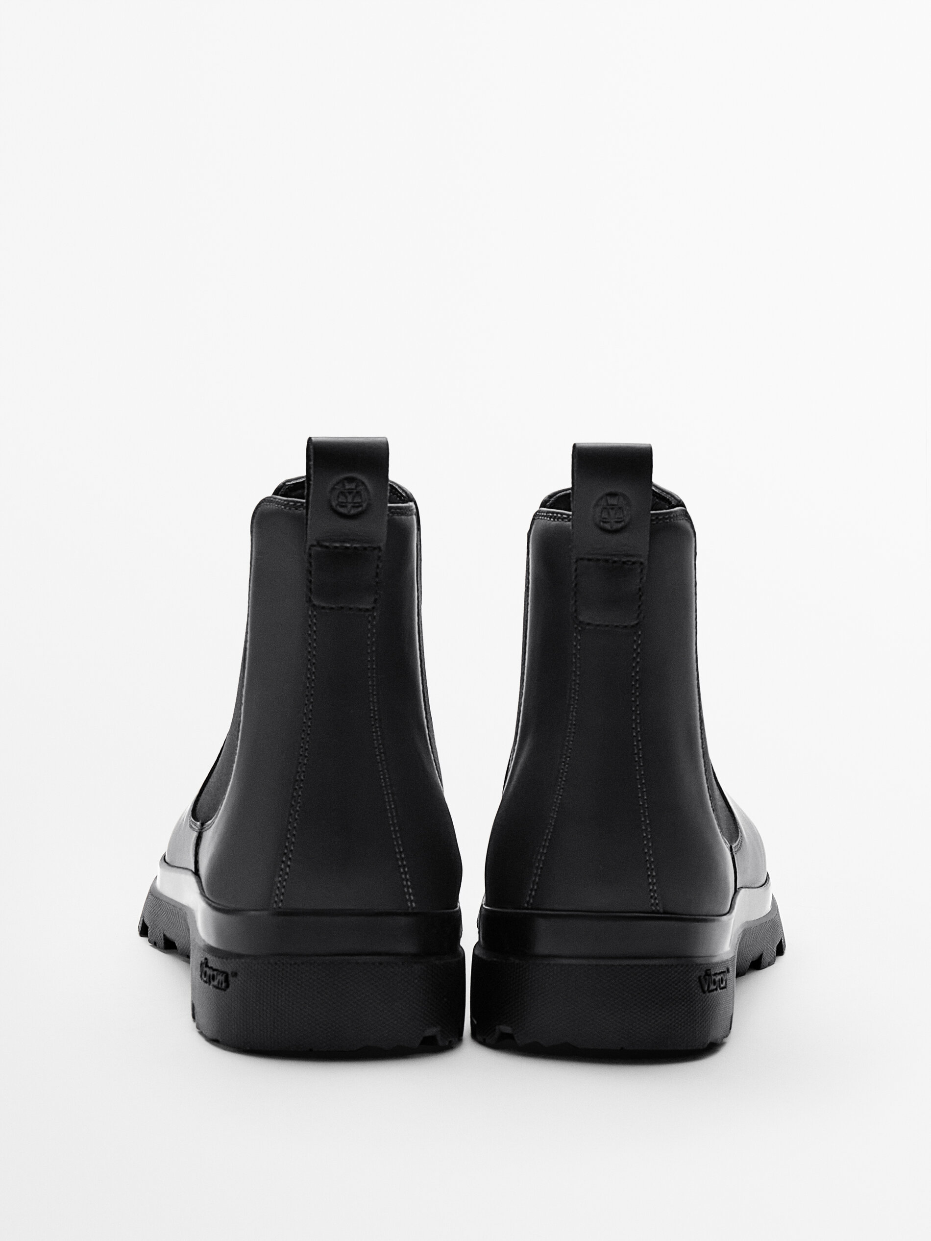 BOTÍN CHELSEA PIEL ENGOMADA PISO VIBRAM - Caballero - Massimo Dutti España