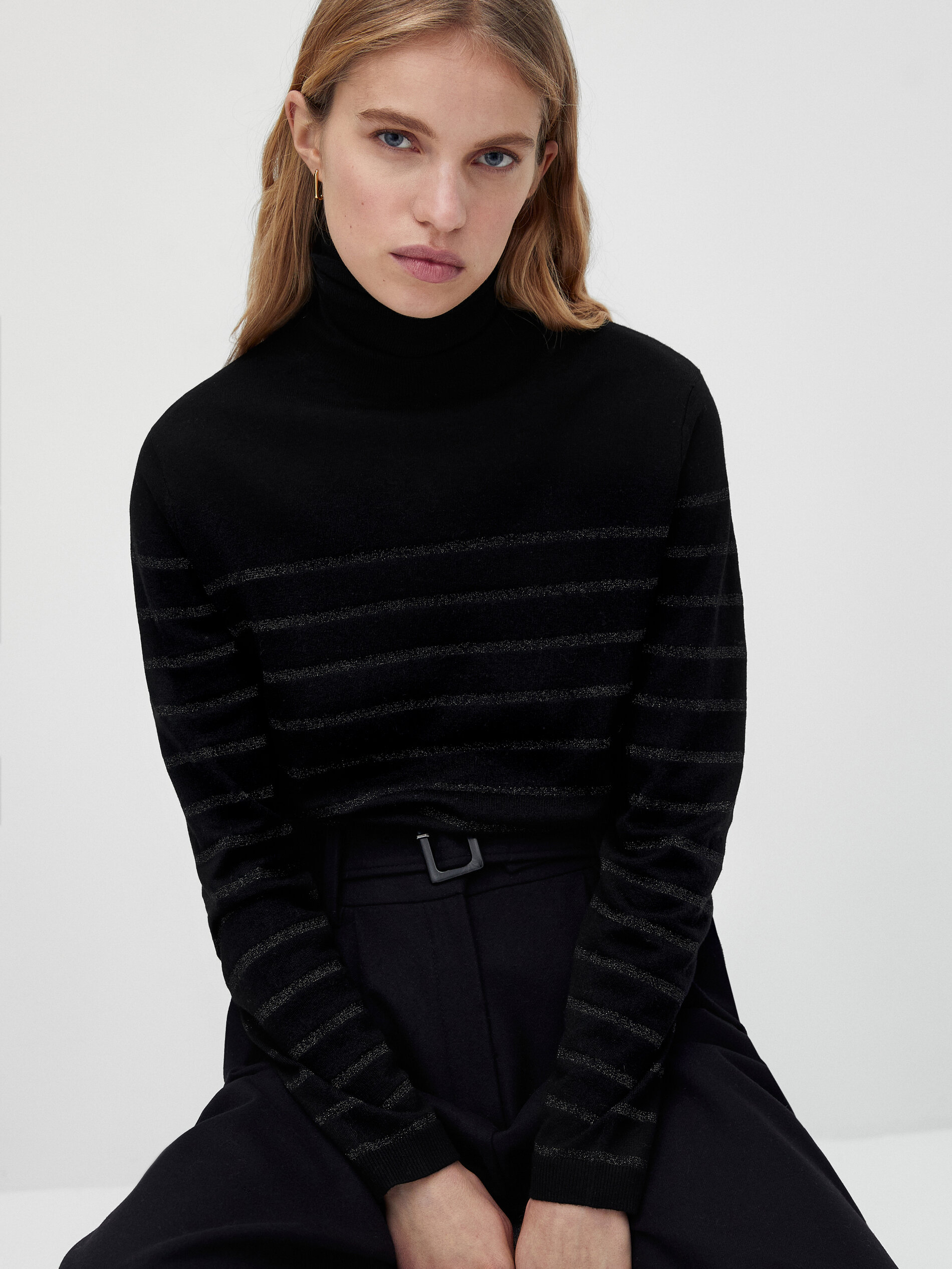 Turtleneck sweater with metallic thread 
