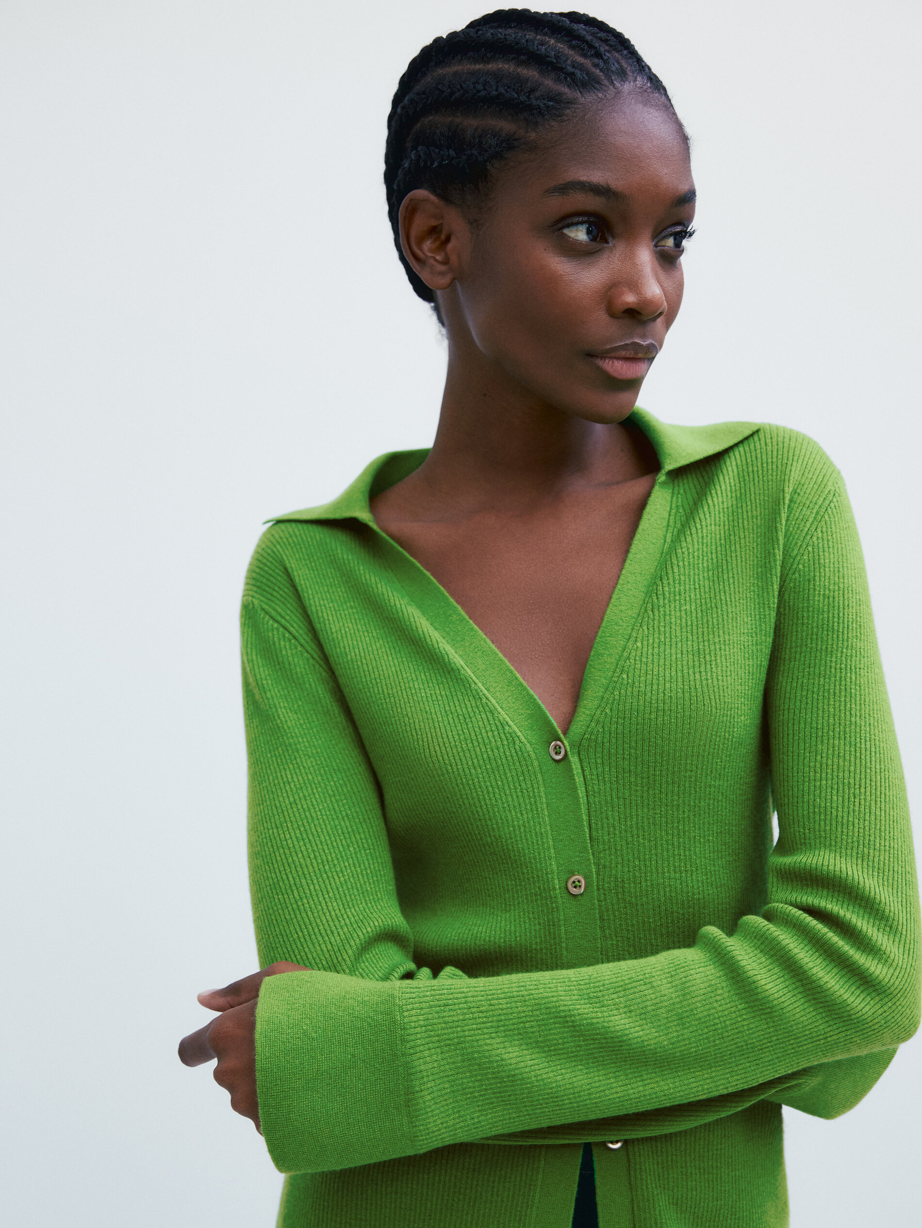 Ribbed V-neck sweater with buttons 