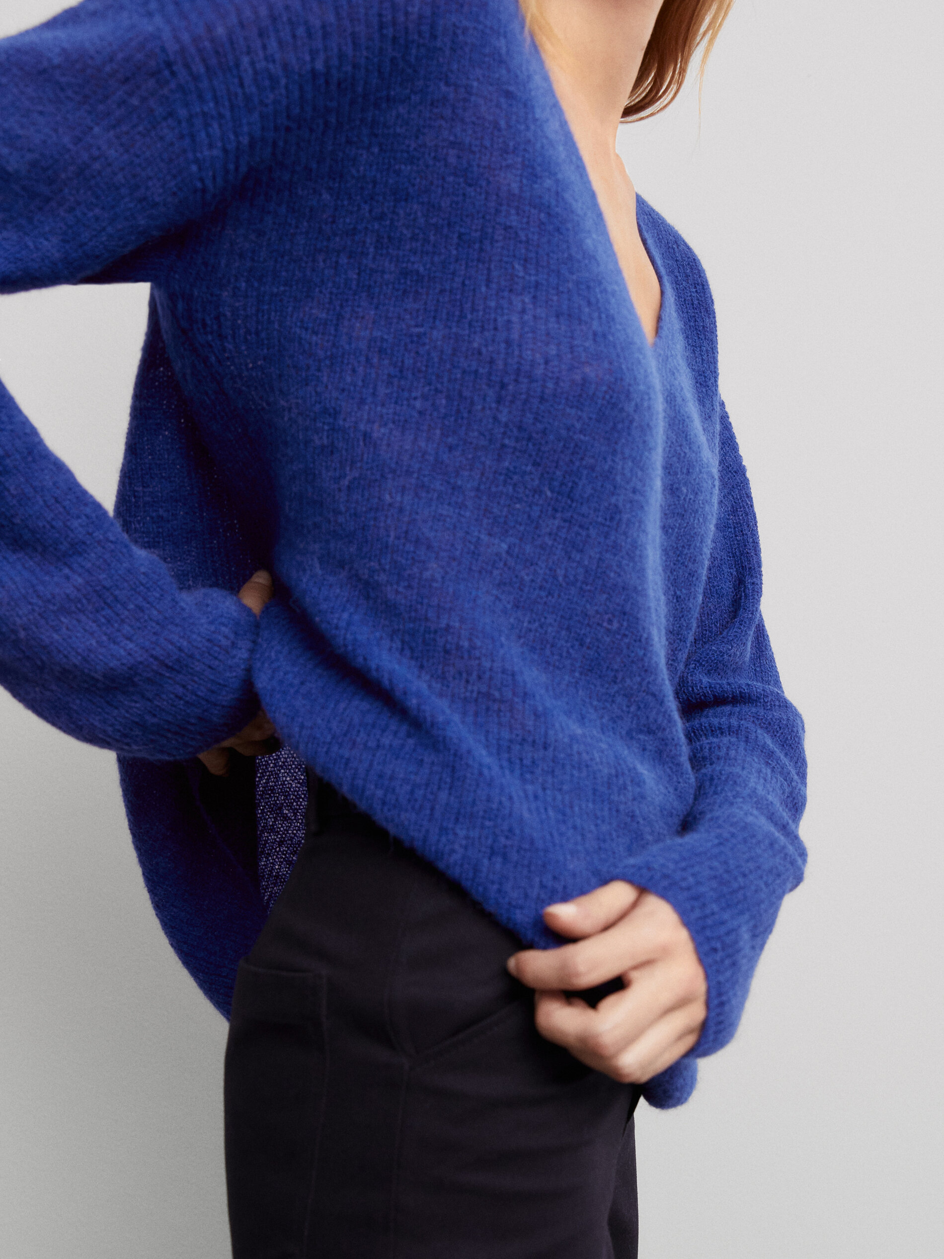 Relaxed V-neck sweater - Massimo Dutti 