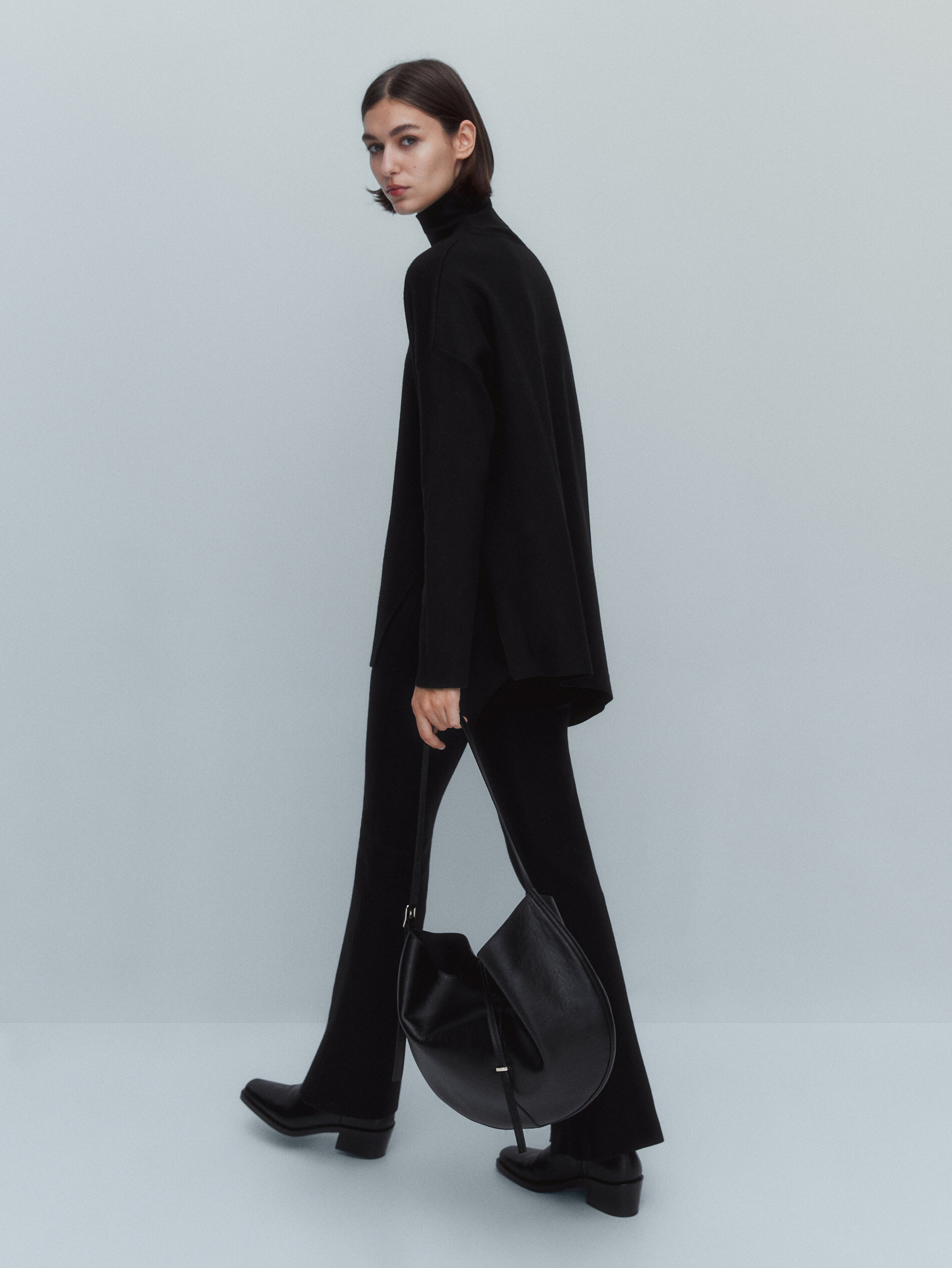 Cape sweater with asymmetric hem 