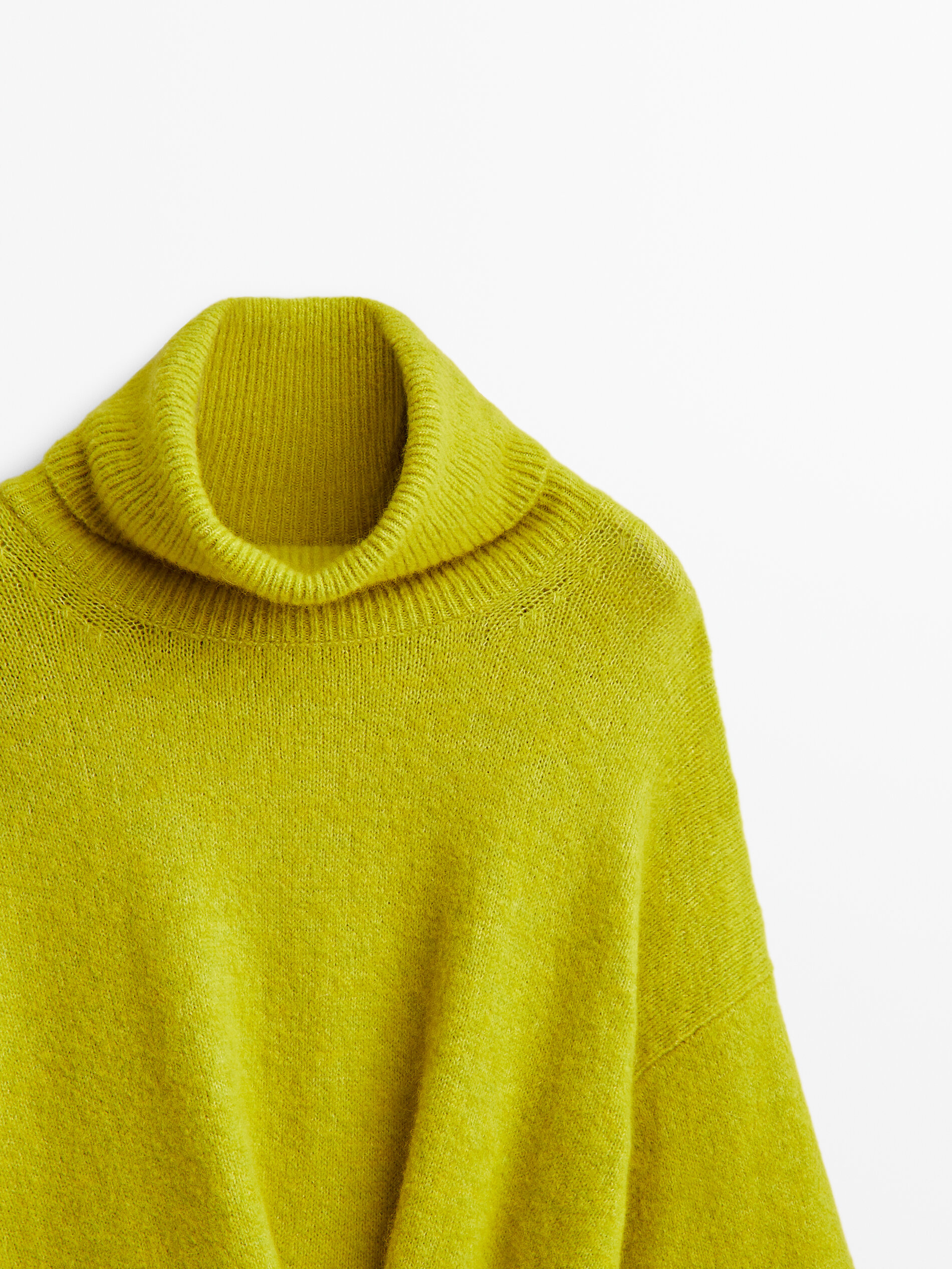 High neck sweater with front knot 