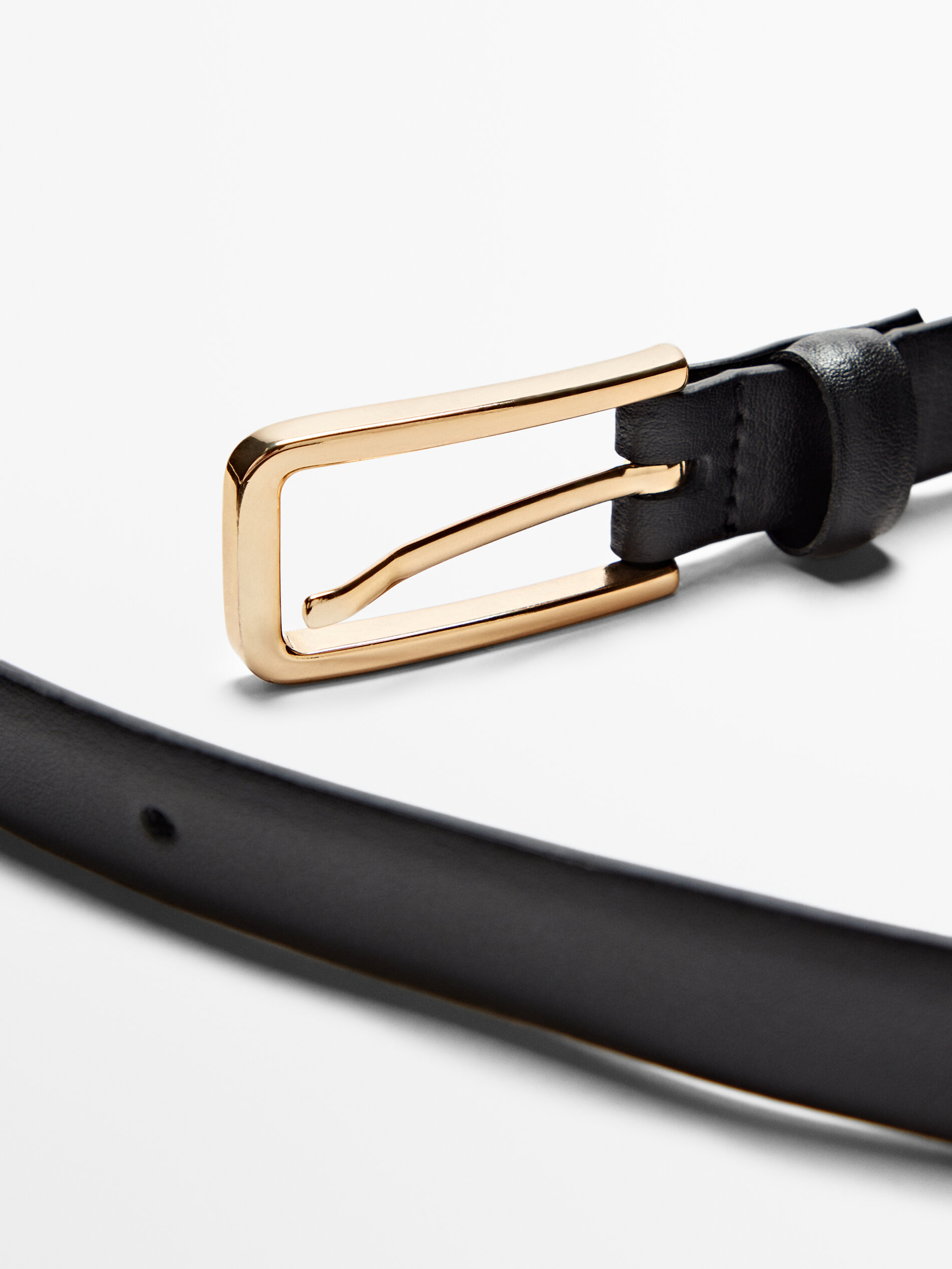 Leather belt with rectangular buckle 