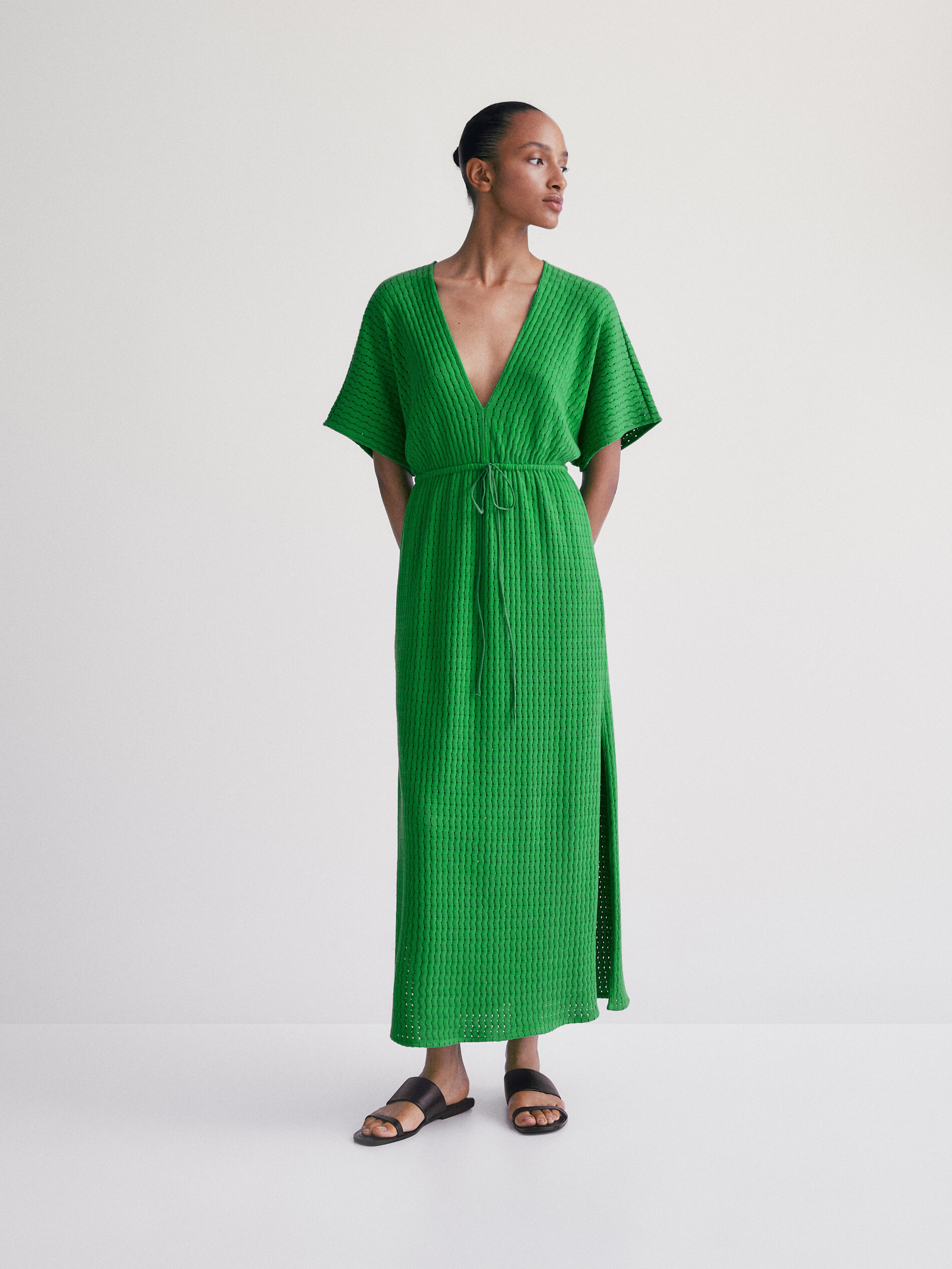 Short sleeve green dress with openwork 