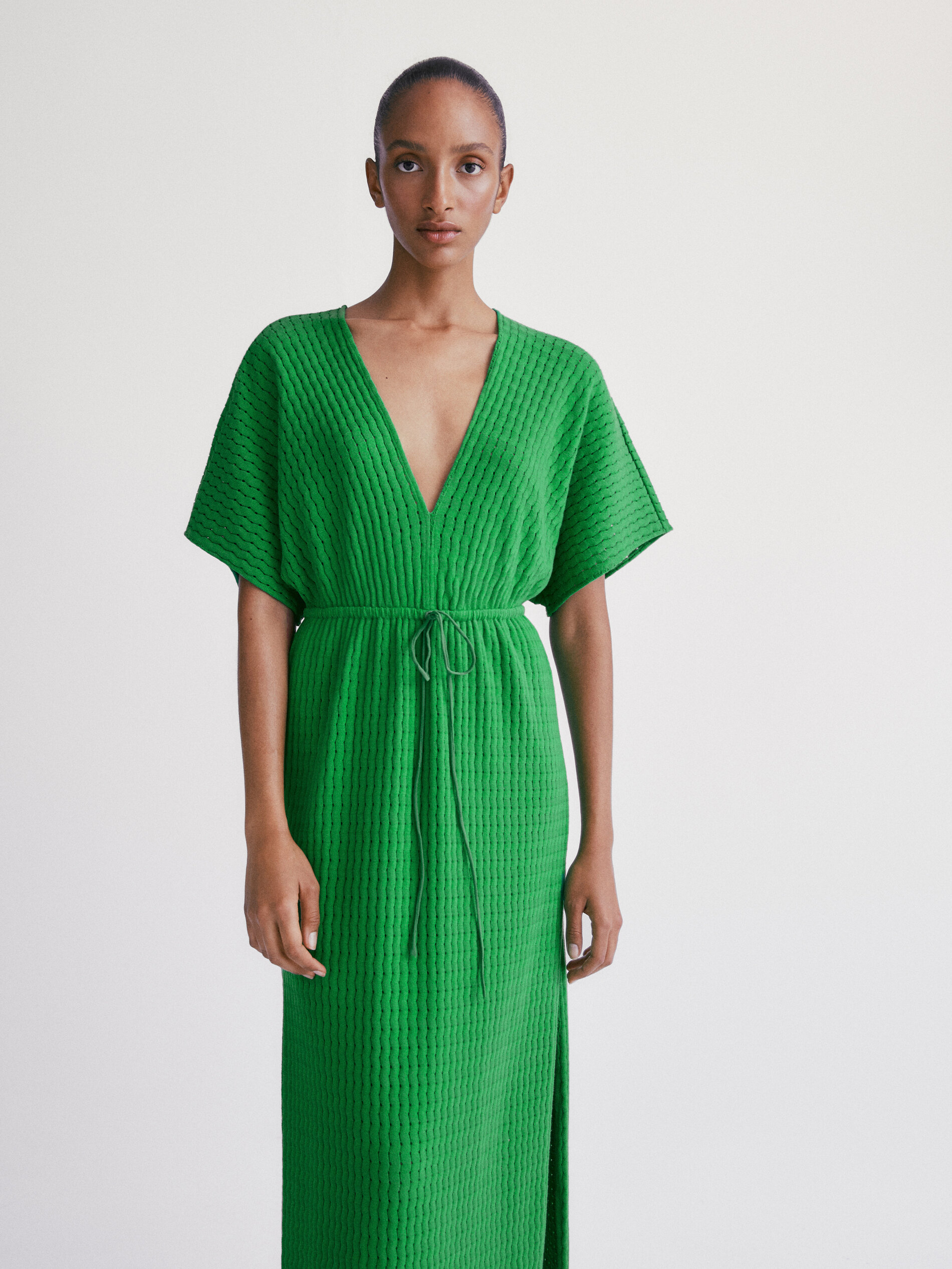 Short sleeve green dress with openwork 