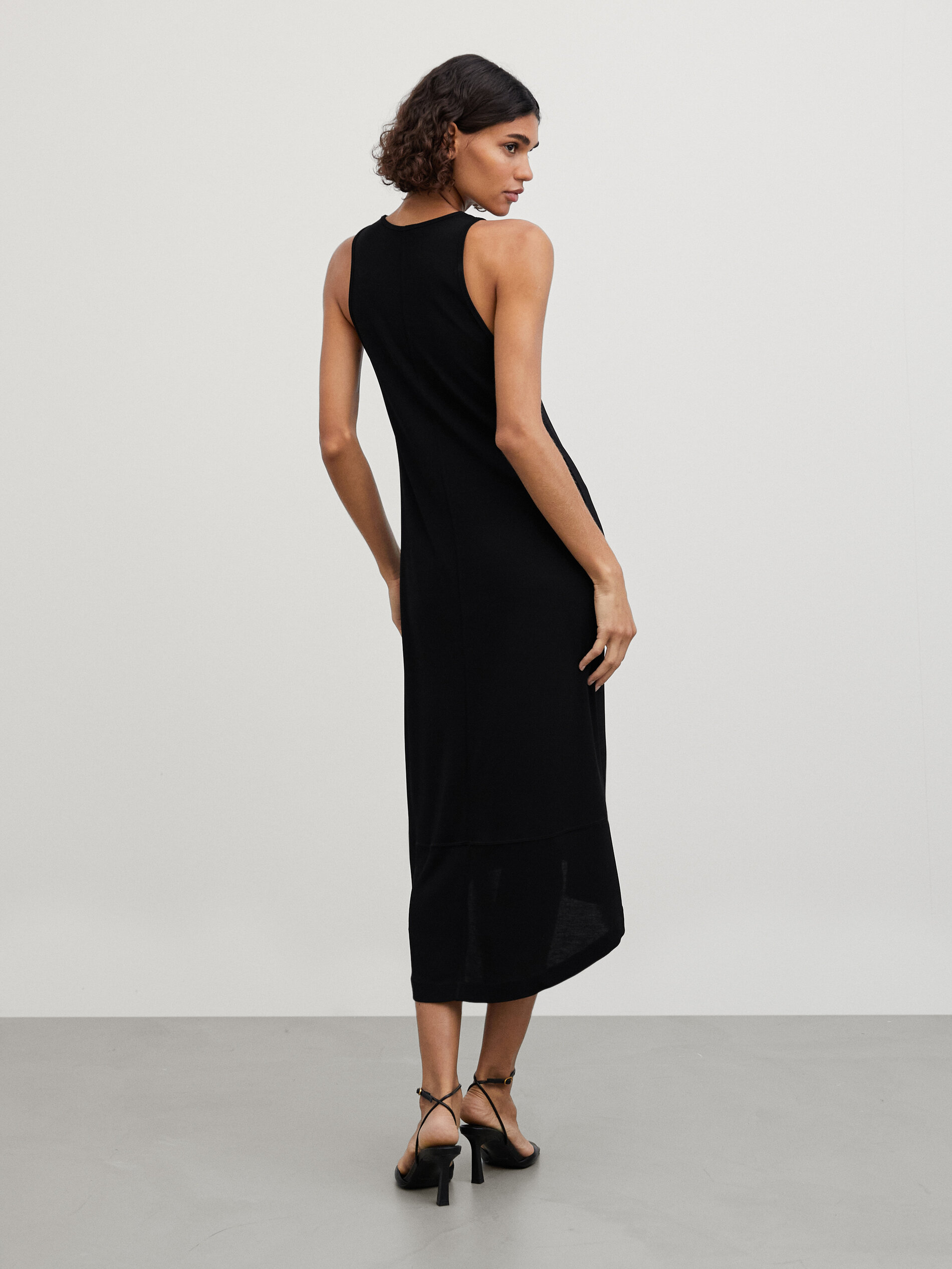 midi black sleeveless dress
