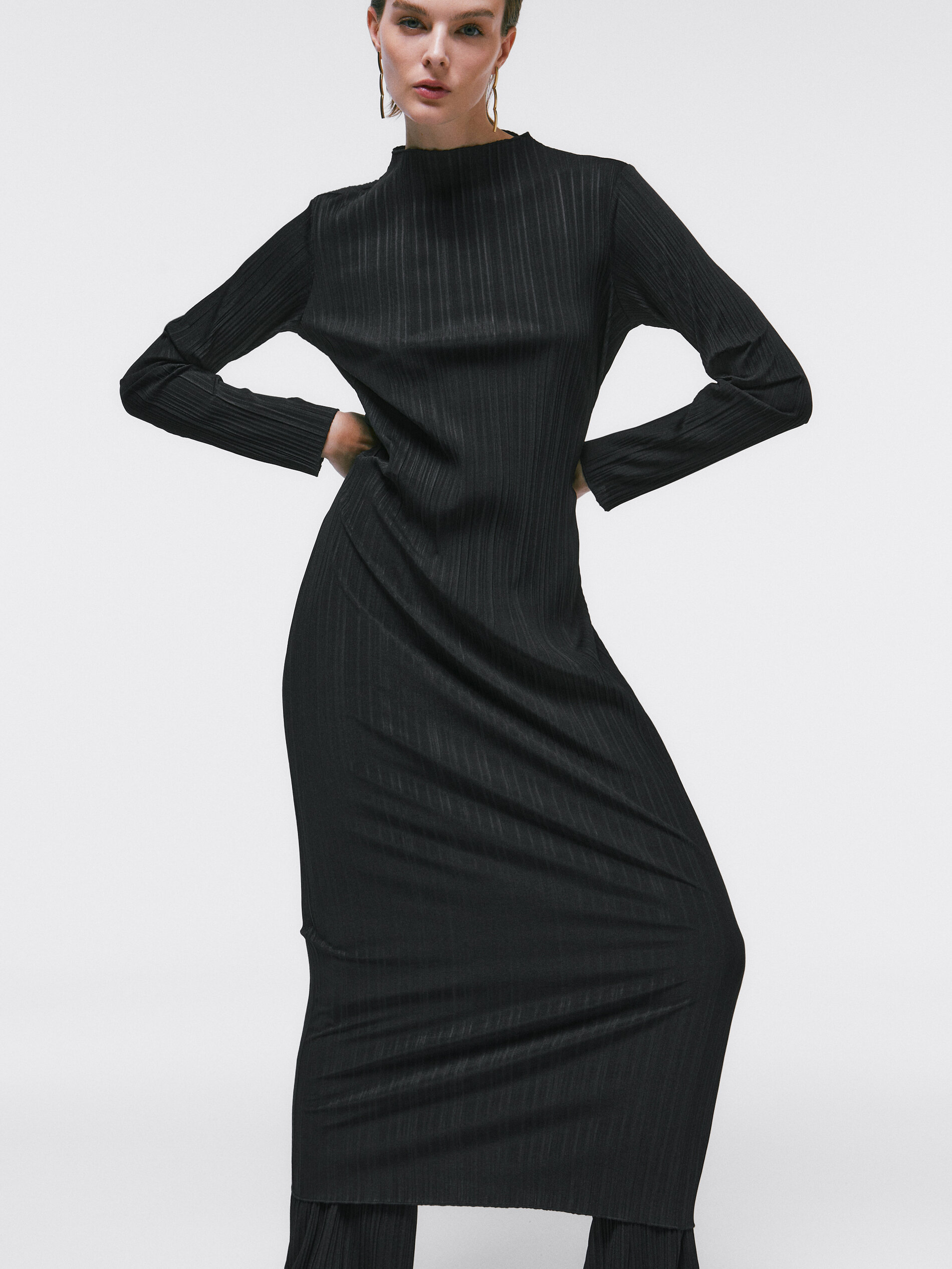 Vestido largo plisado Massimo Dutti Worldwide