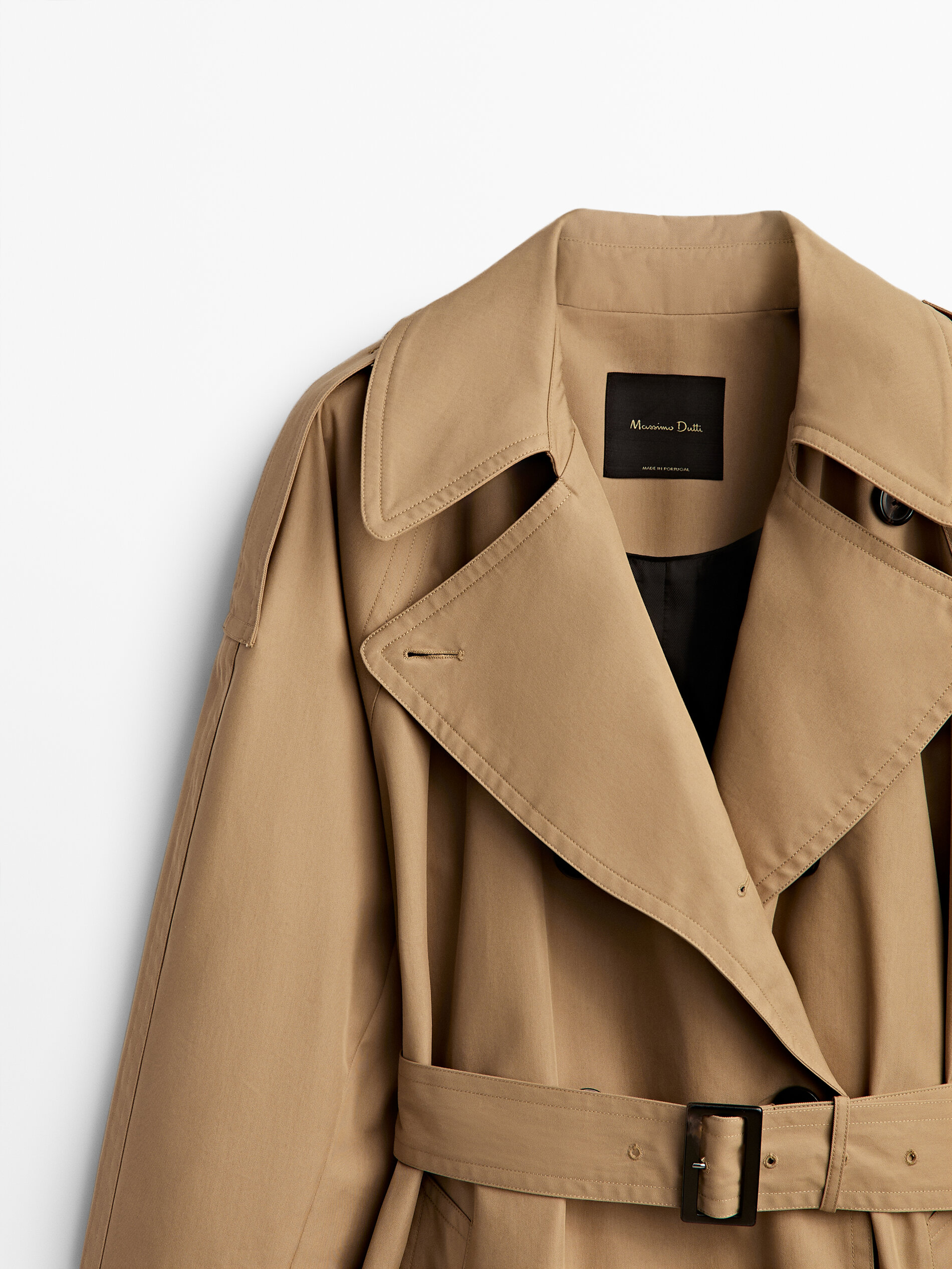 Loose fit trench coat with belt 