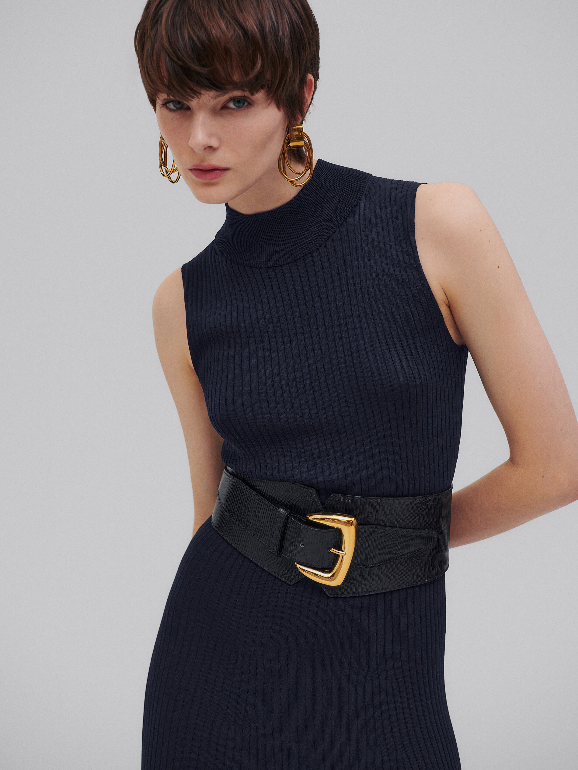 Ribbed knit dress with ruffles - Studio 
