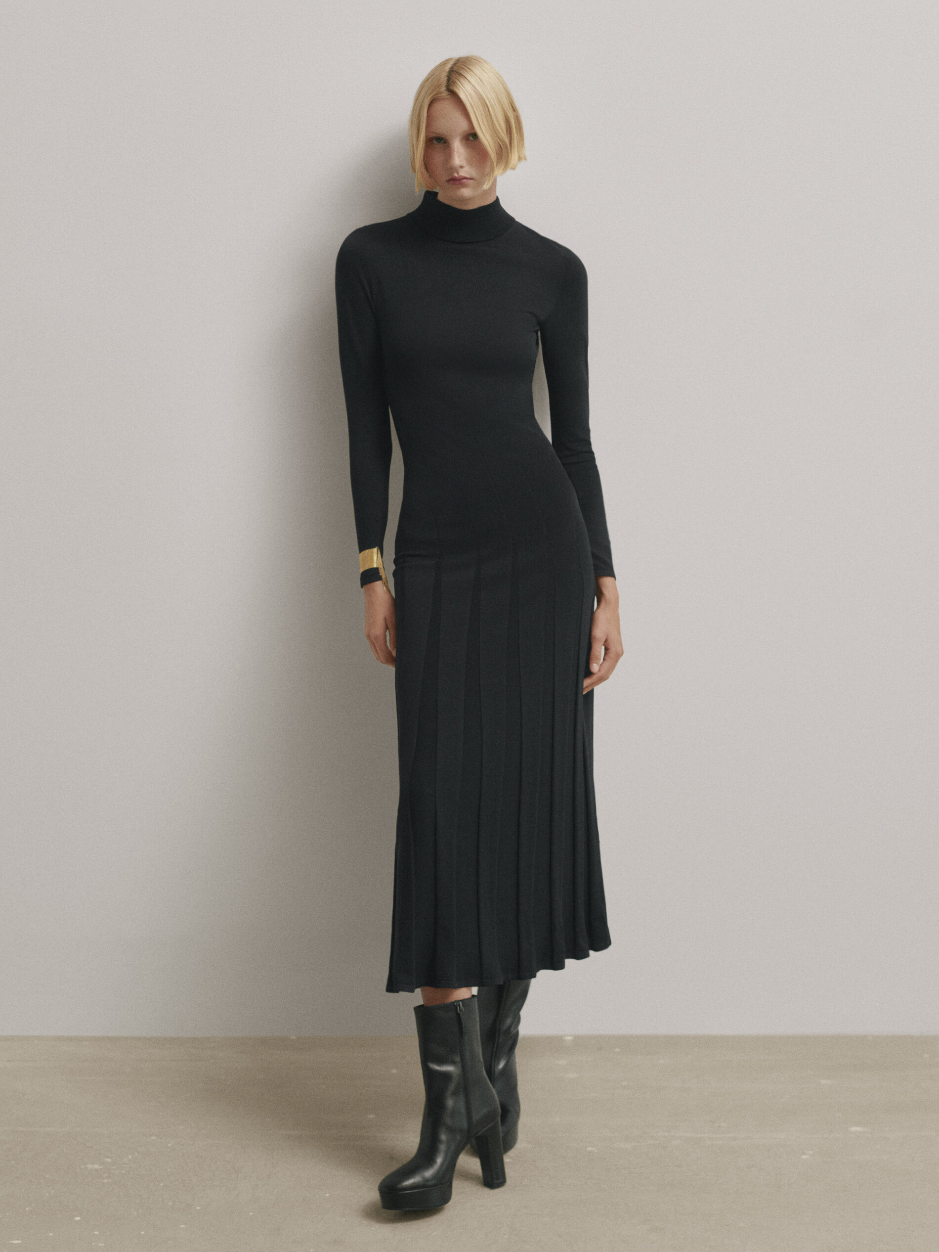 Black mock turtleneck dress - Studio 