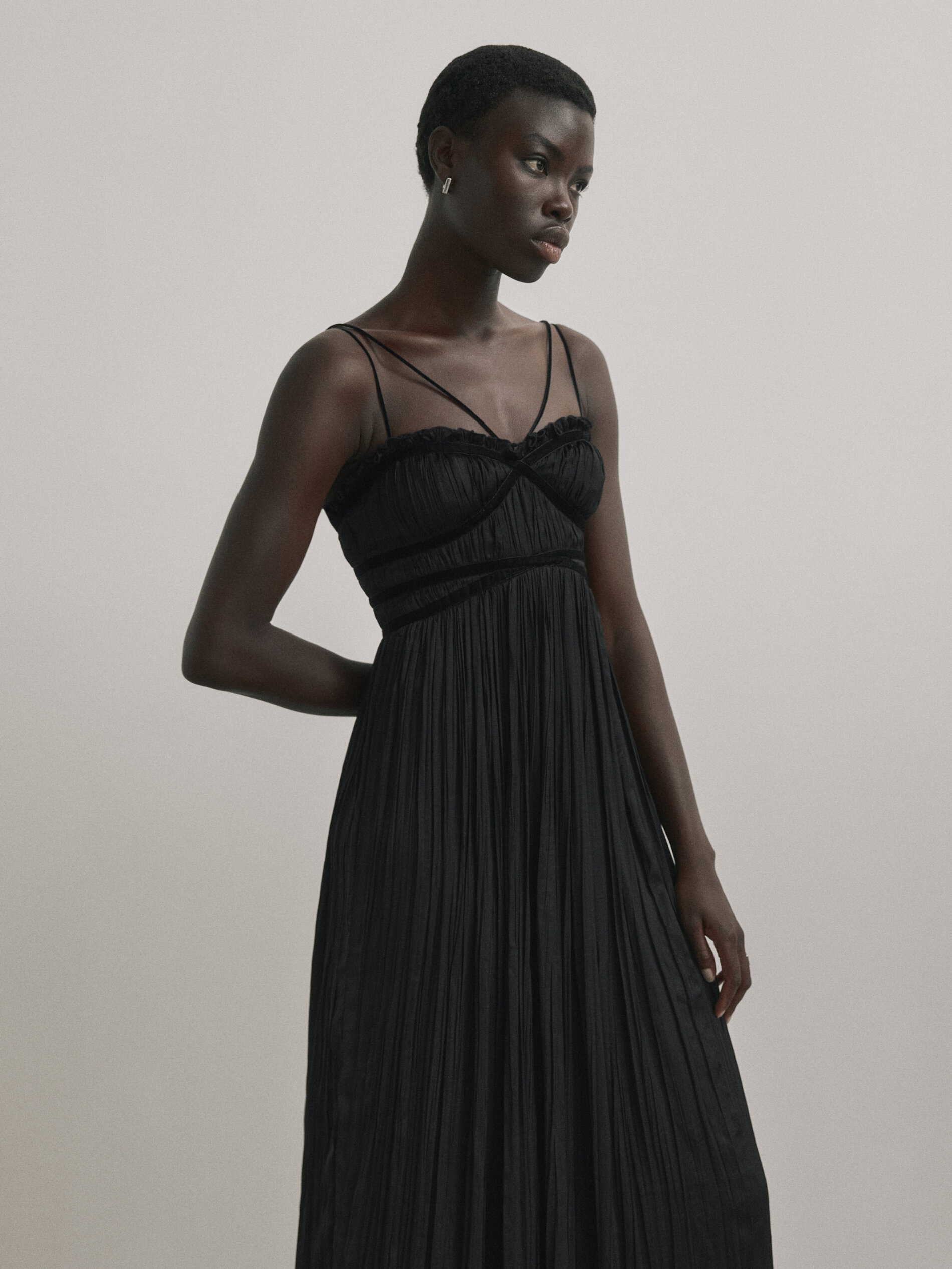 Long black pleated dress - Studio 