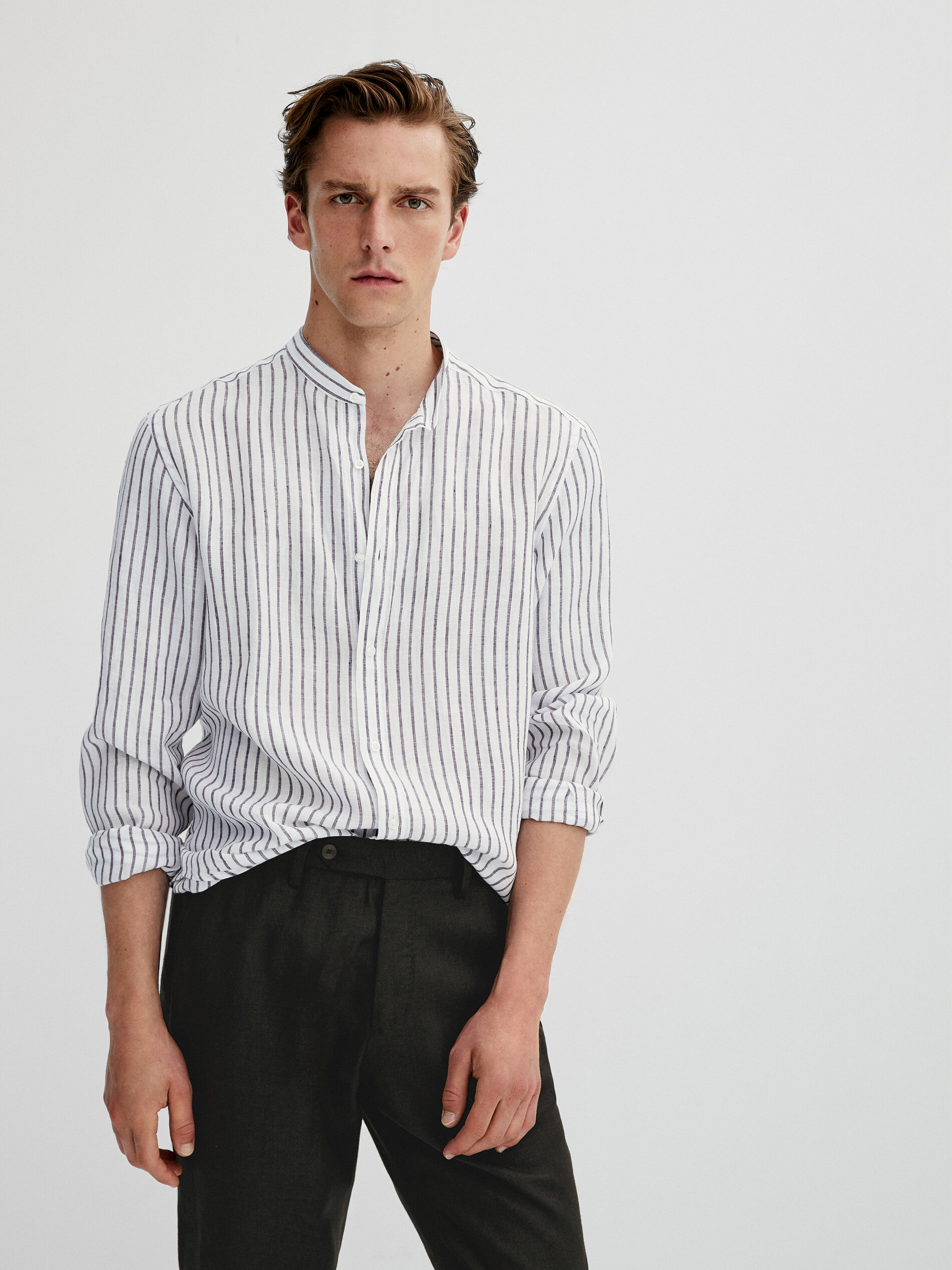 Slim fit striped linen shirt with a 