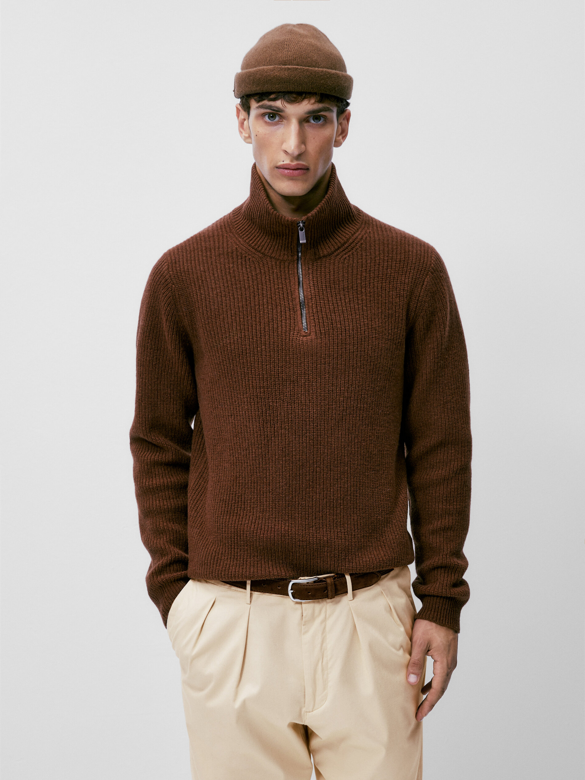 Mock neck knit sweater with a zip 