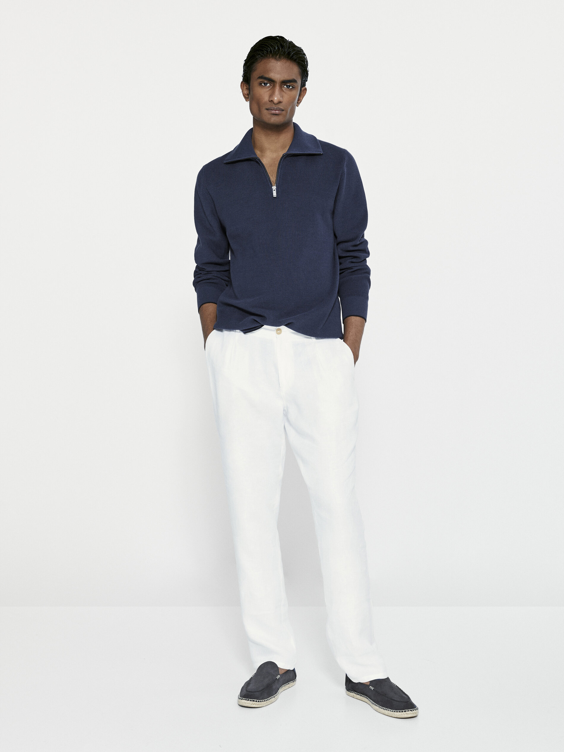 Mock neck knit sweater with a zip 