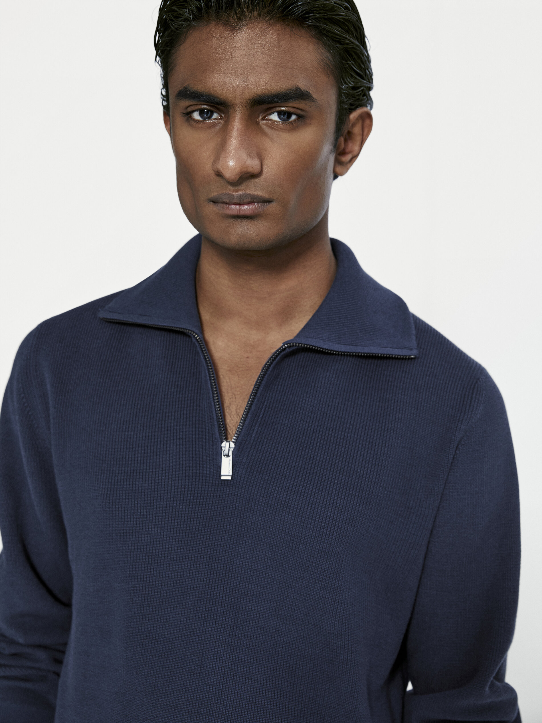 Mock neck knit sweater with a zip 