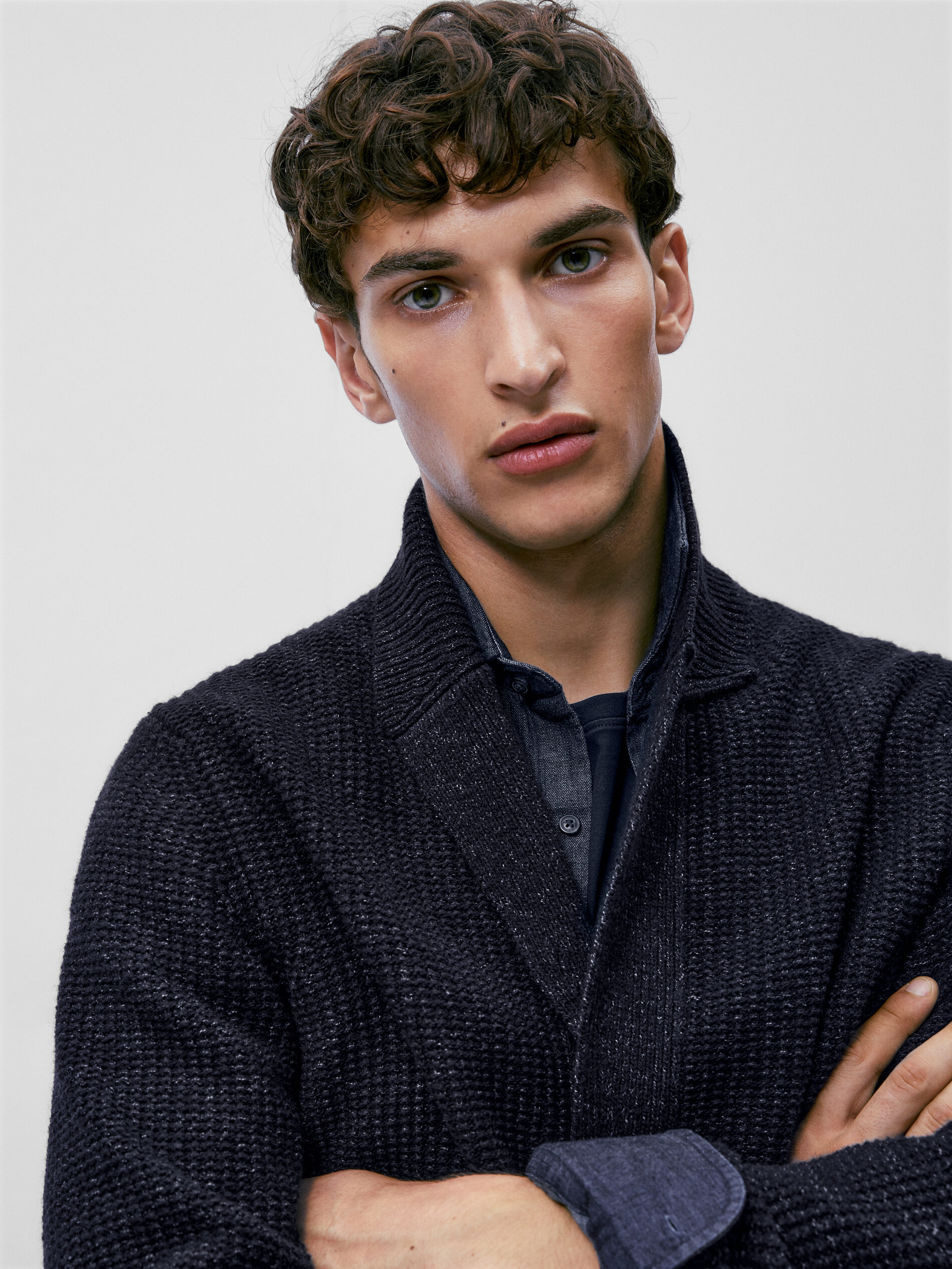 Textured knit cardigan with buttons 