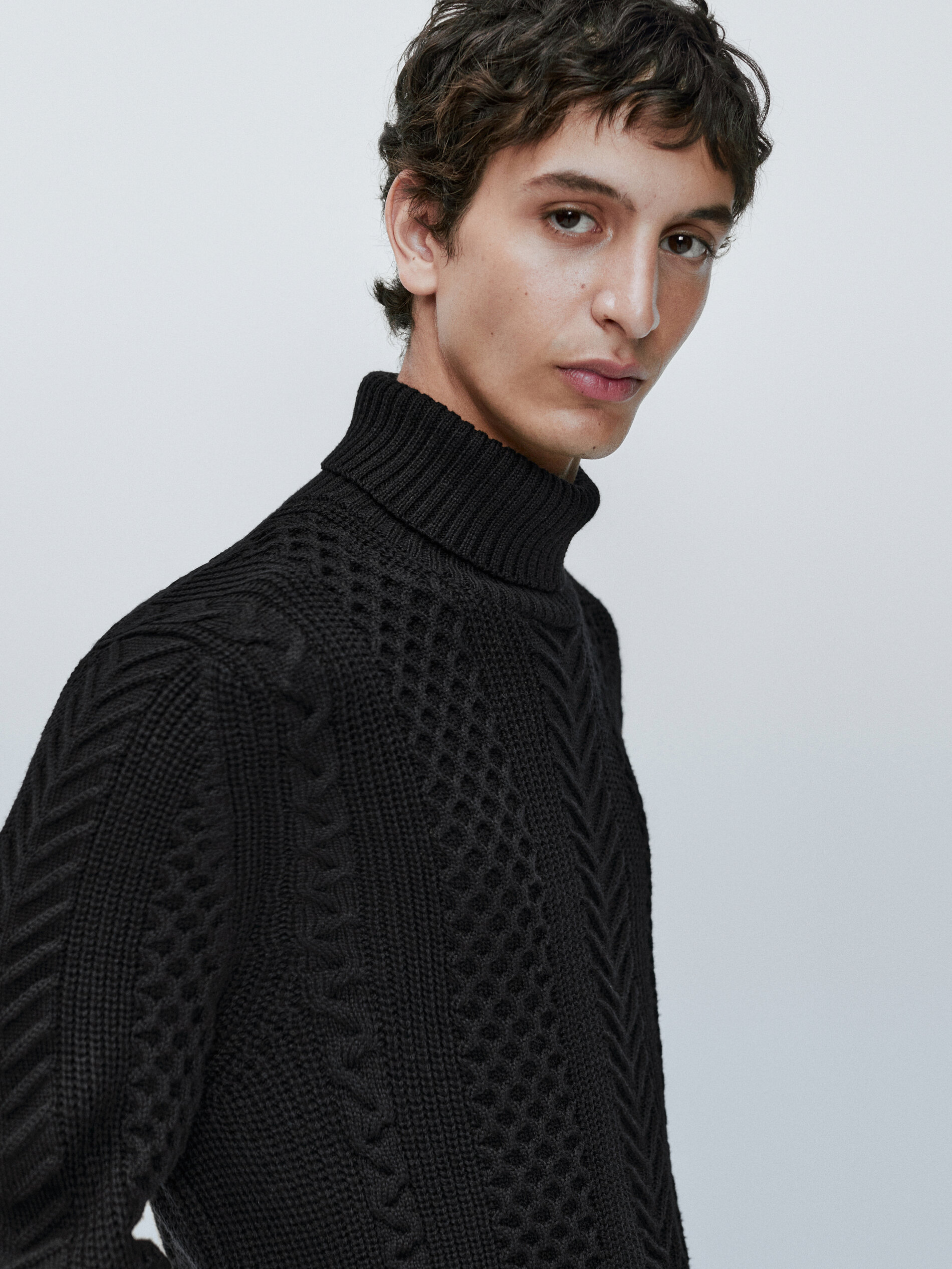 Cable-knit high neck sweater Limited 