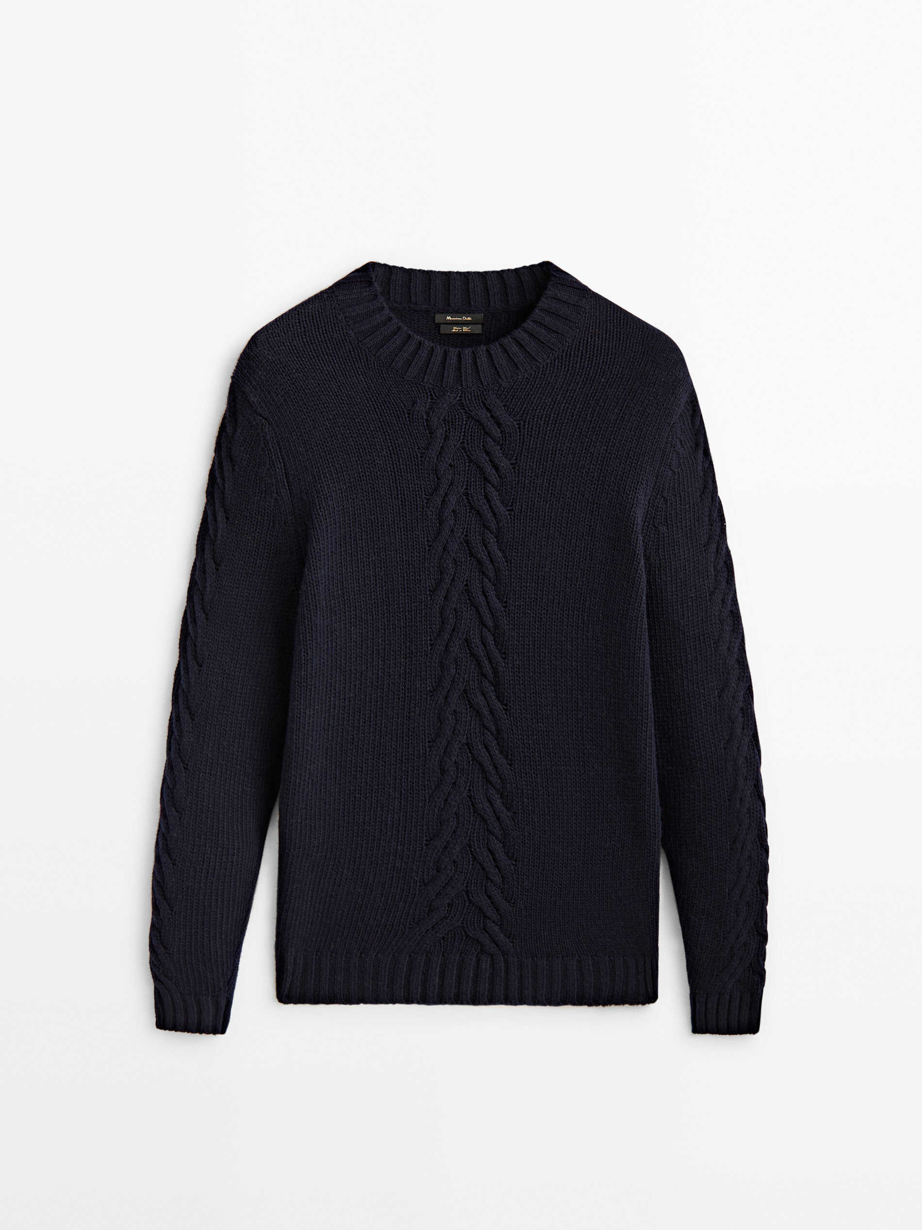 Cable knit sweater with a crew neck 