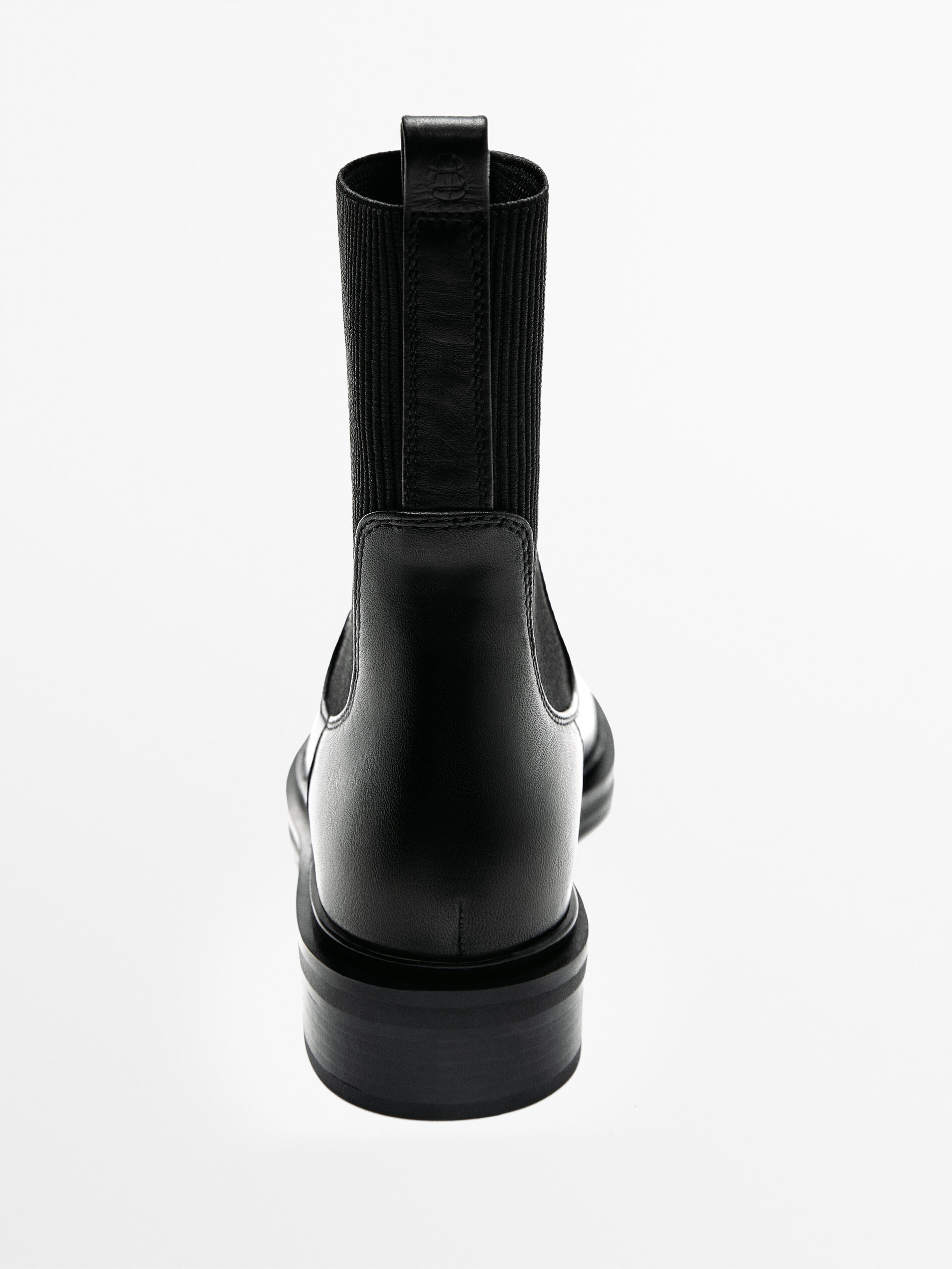Flat leather ankle boots with stretch
