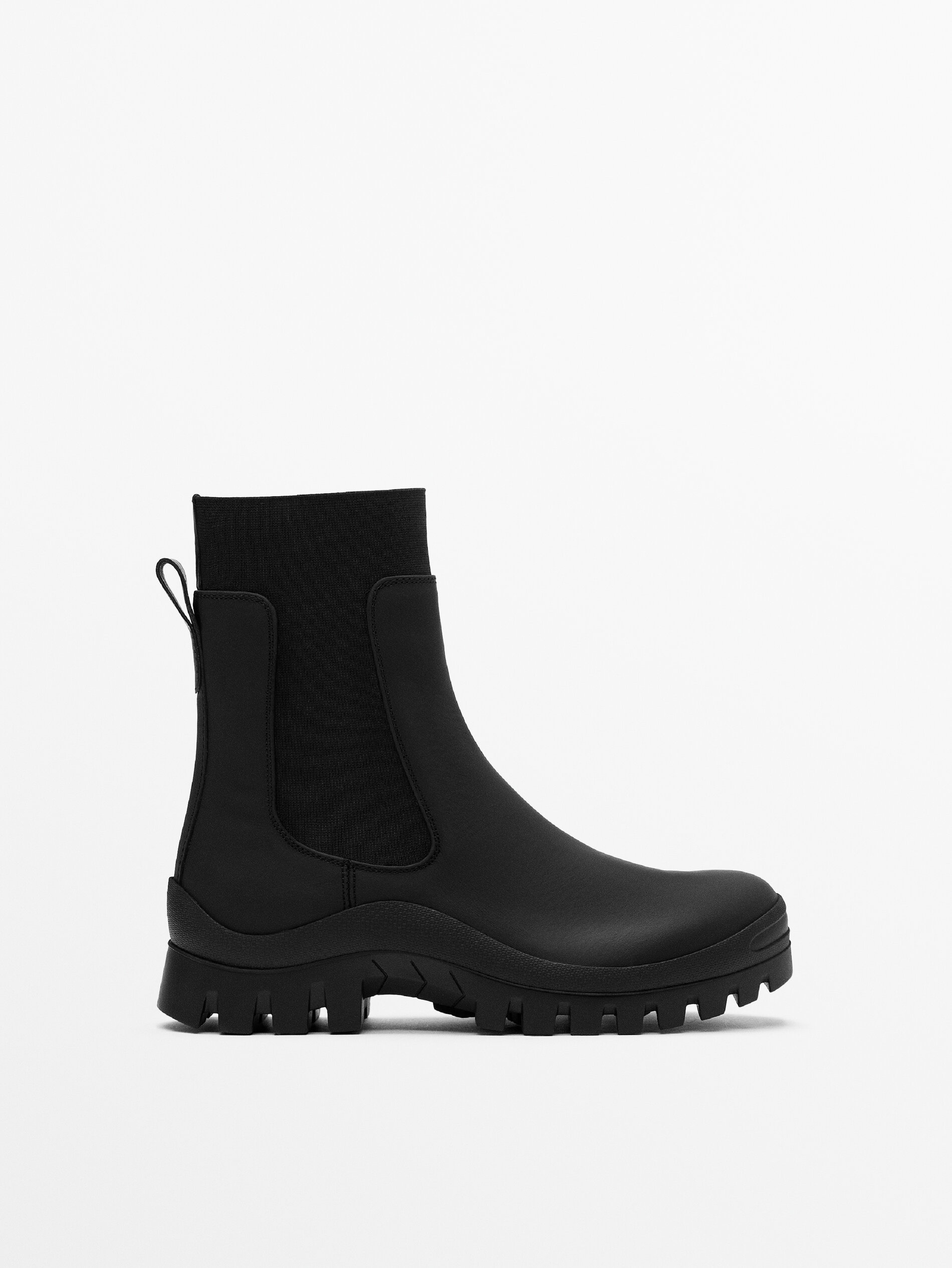 Leather Chelsea boots with Vibram 