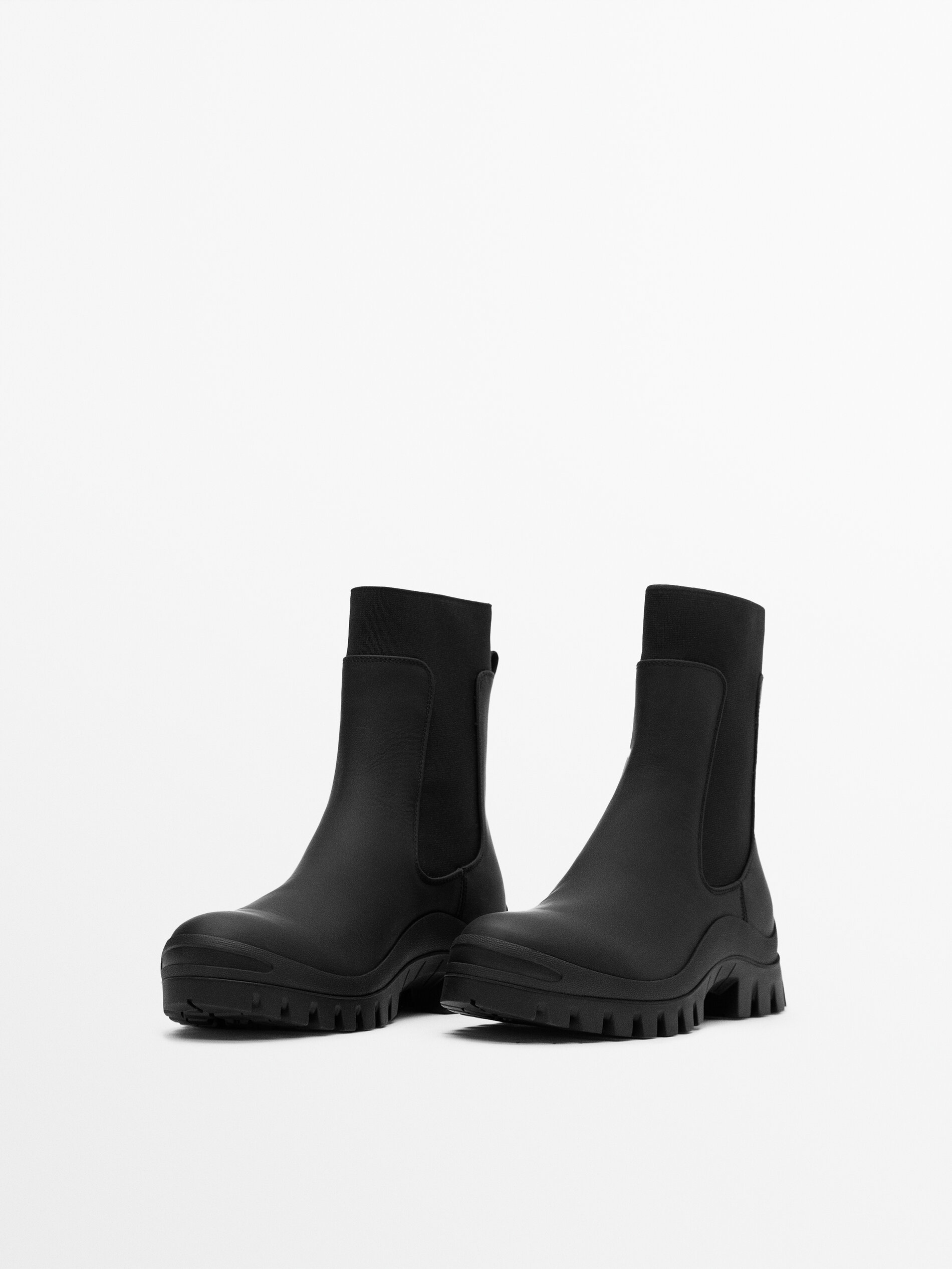 Leather Chelsea boots with Vibram