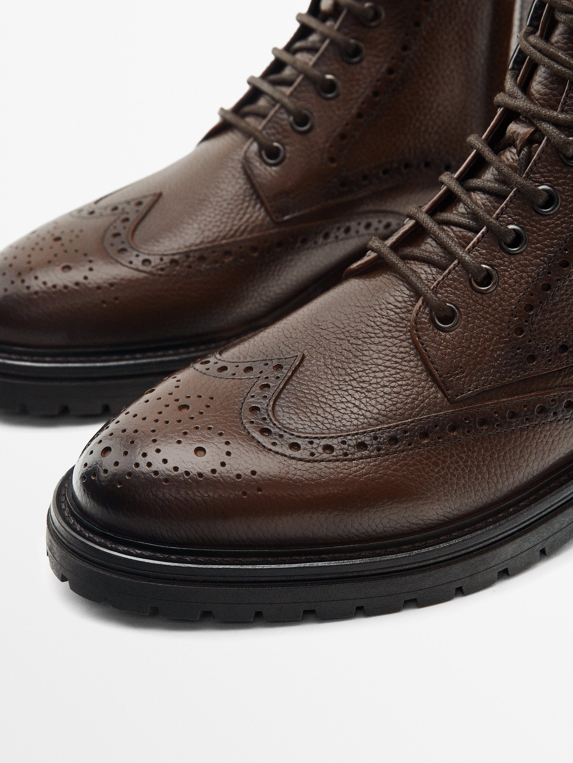 Leather brogue boots - Massimo Dutti 