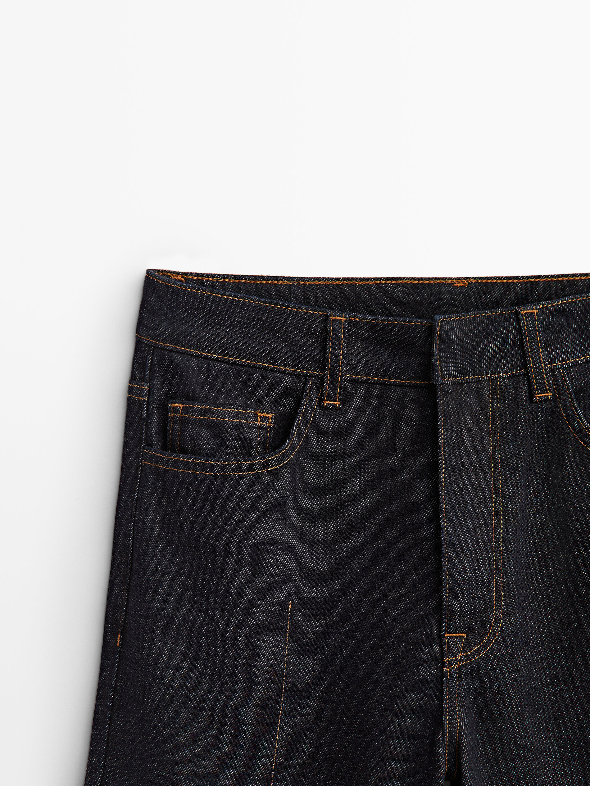 Flared jeans with topstitching 