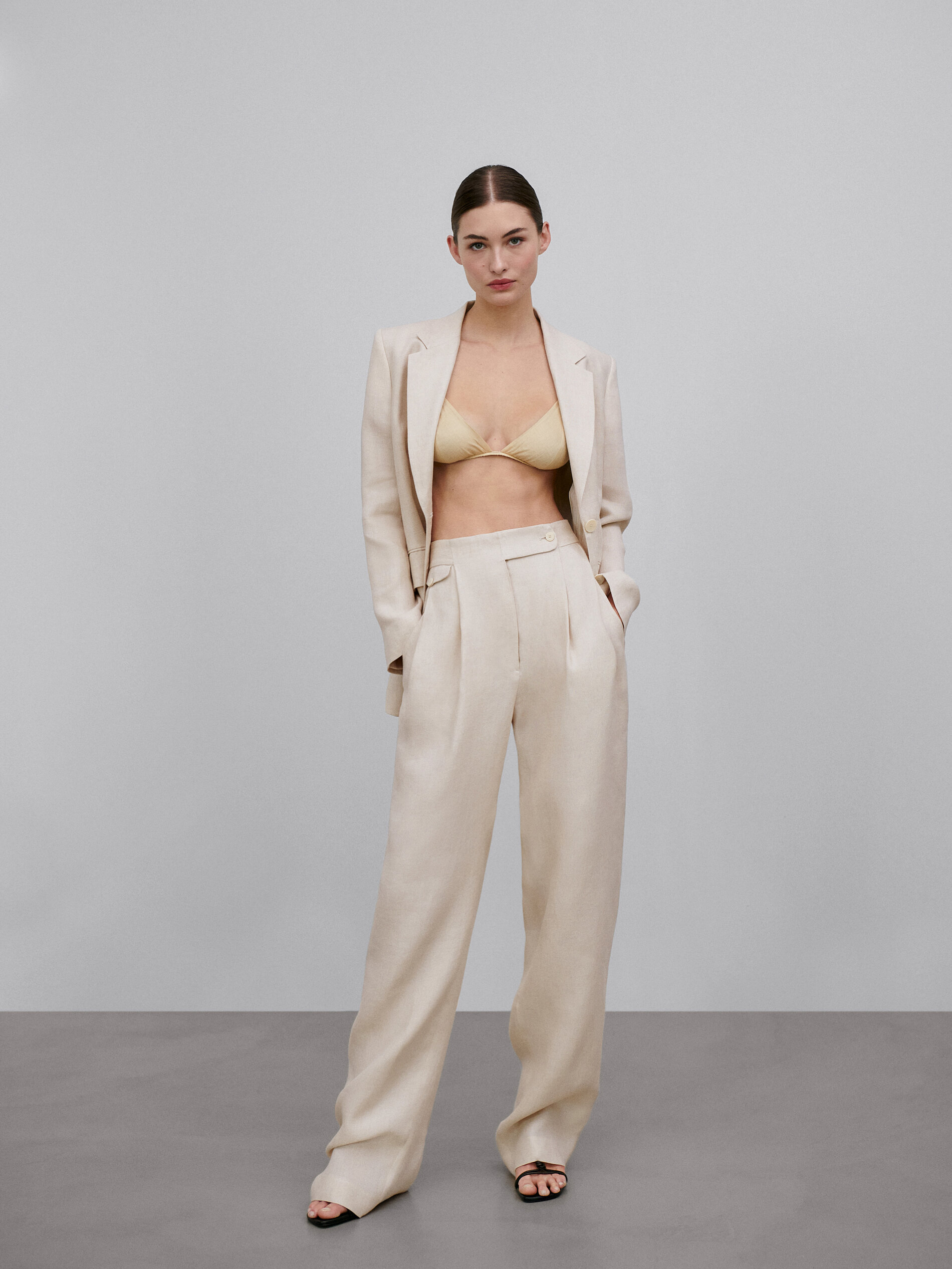 Loose-fitting ecru suit trousers 