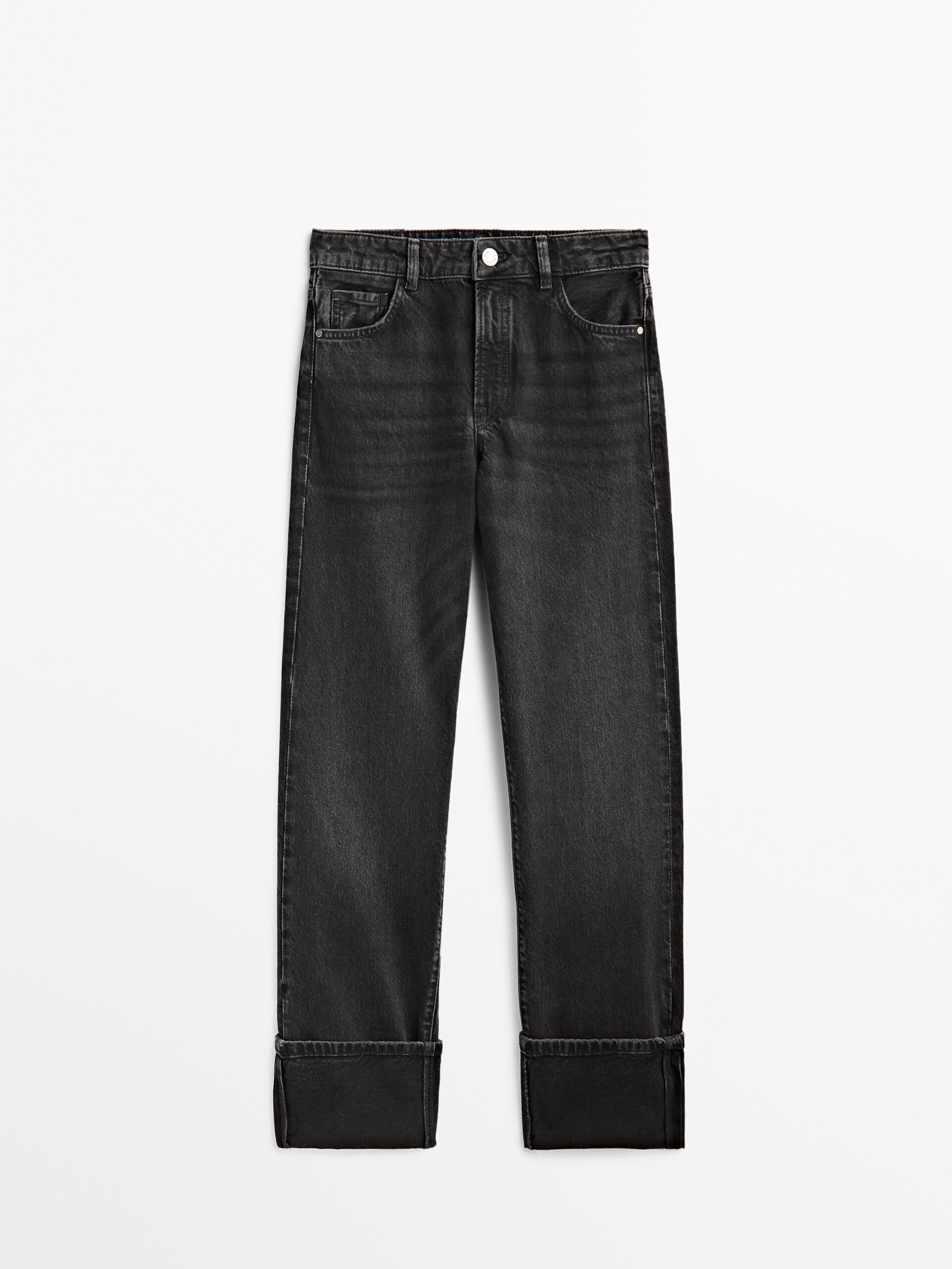 High-waist jeans with turn-up hems 