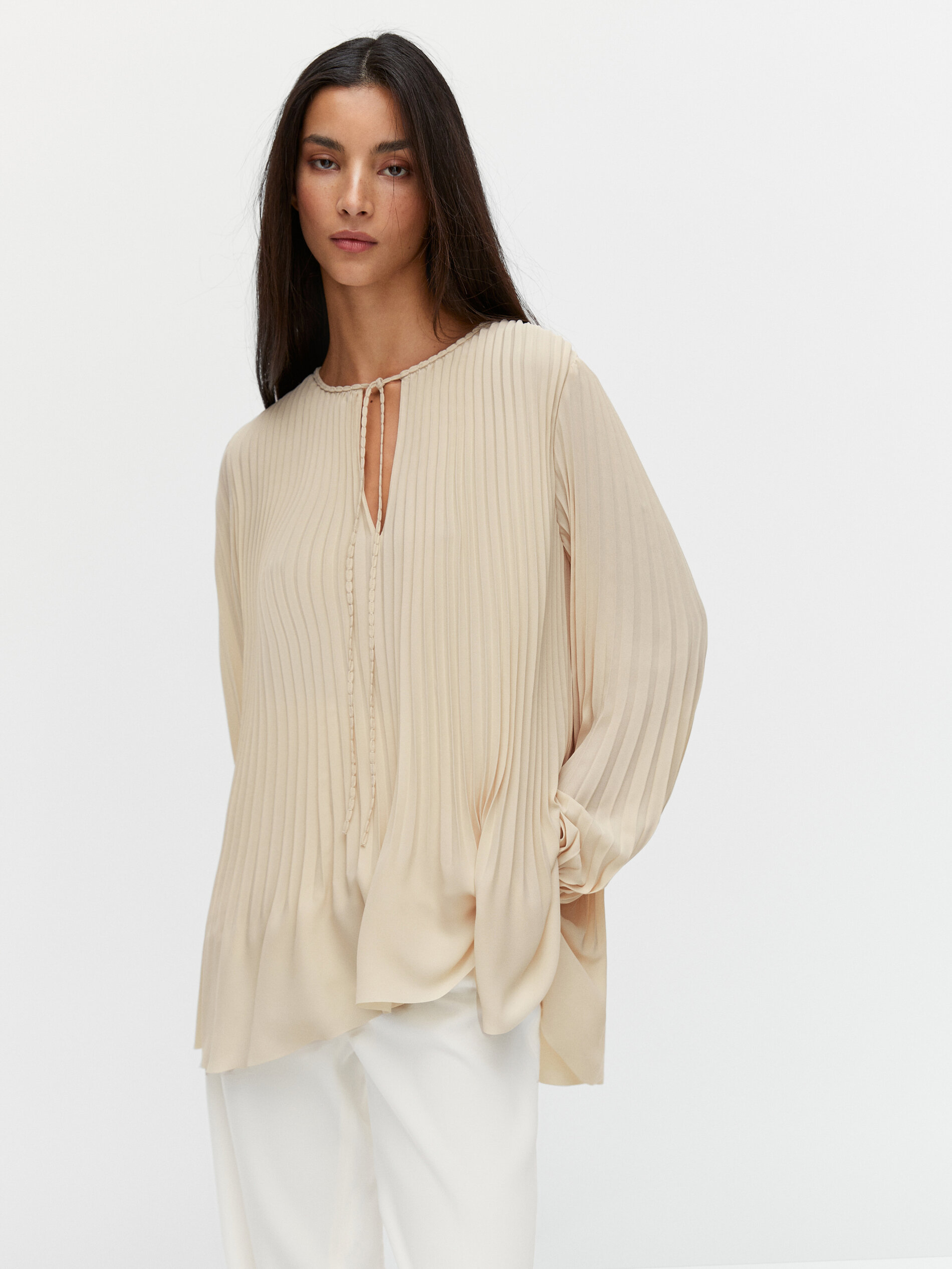 Pleated shirt with teardrop neckline 