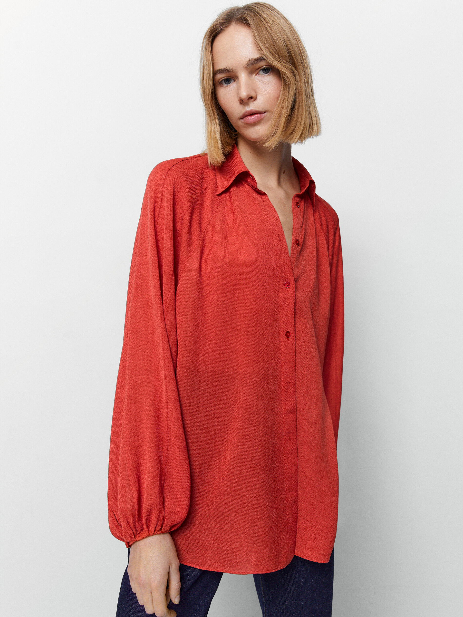 Flowing shirt with balloon sleeves 