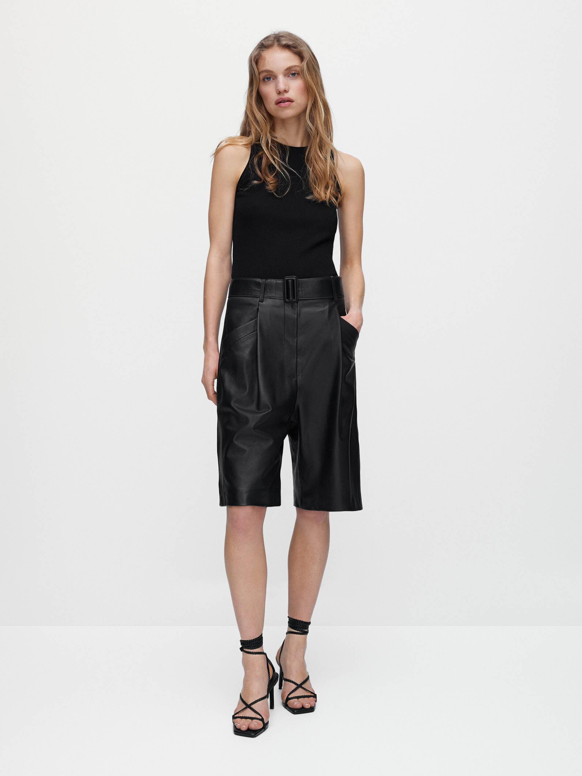 Bermuda in pelle nappa con cintura - Massimo Dutti Italia