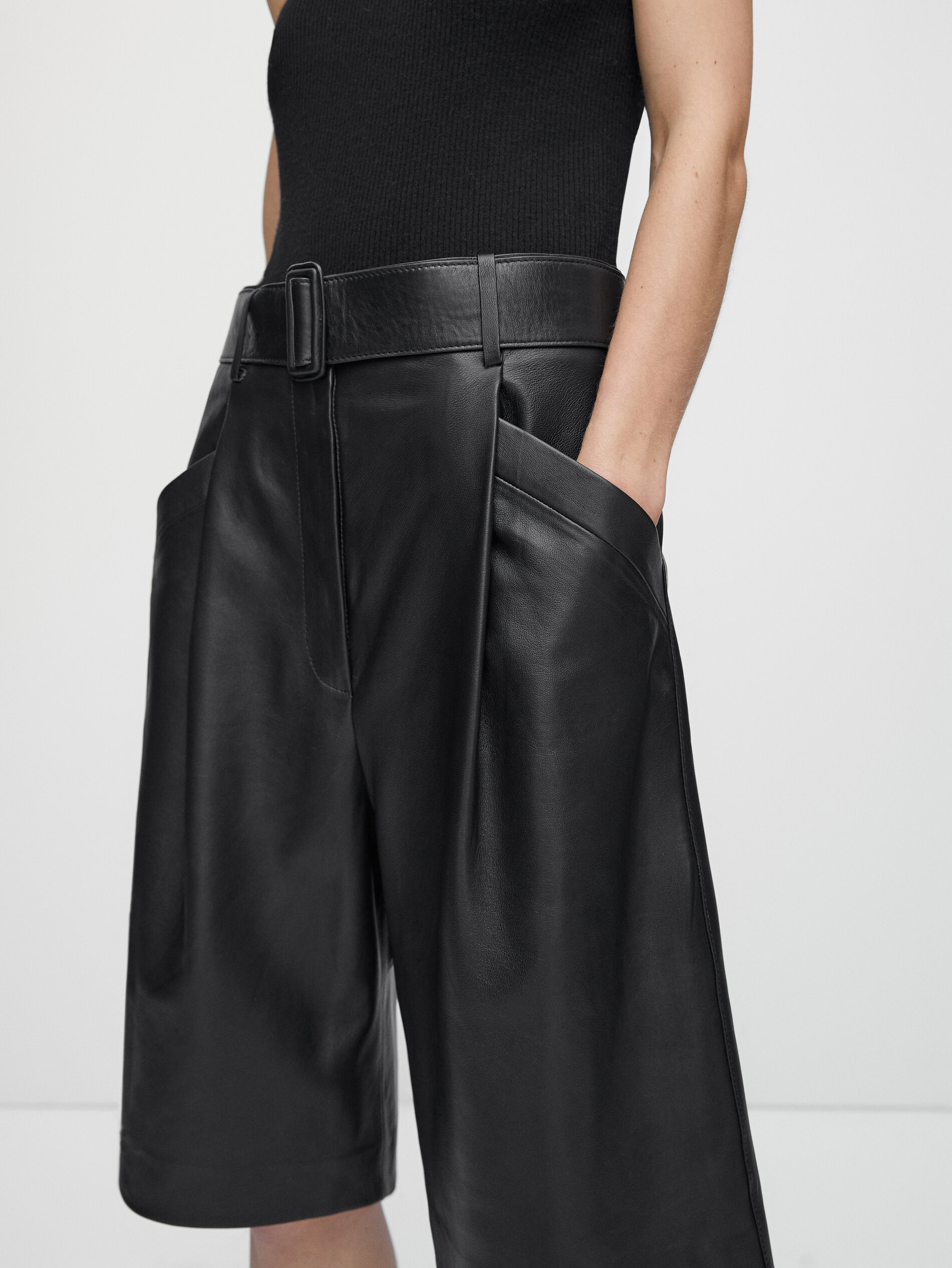 BERMUDA IN SIMIL PELLE - Nude - Carbone Boutique