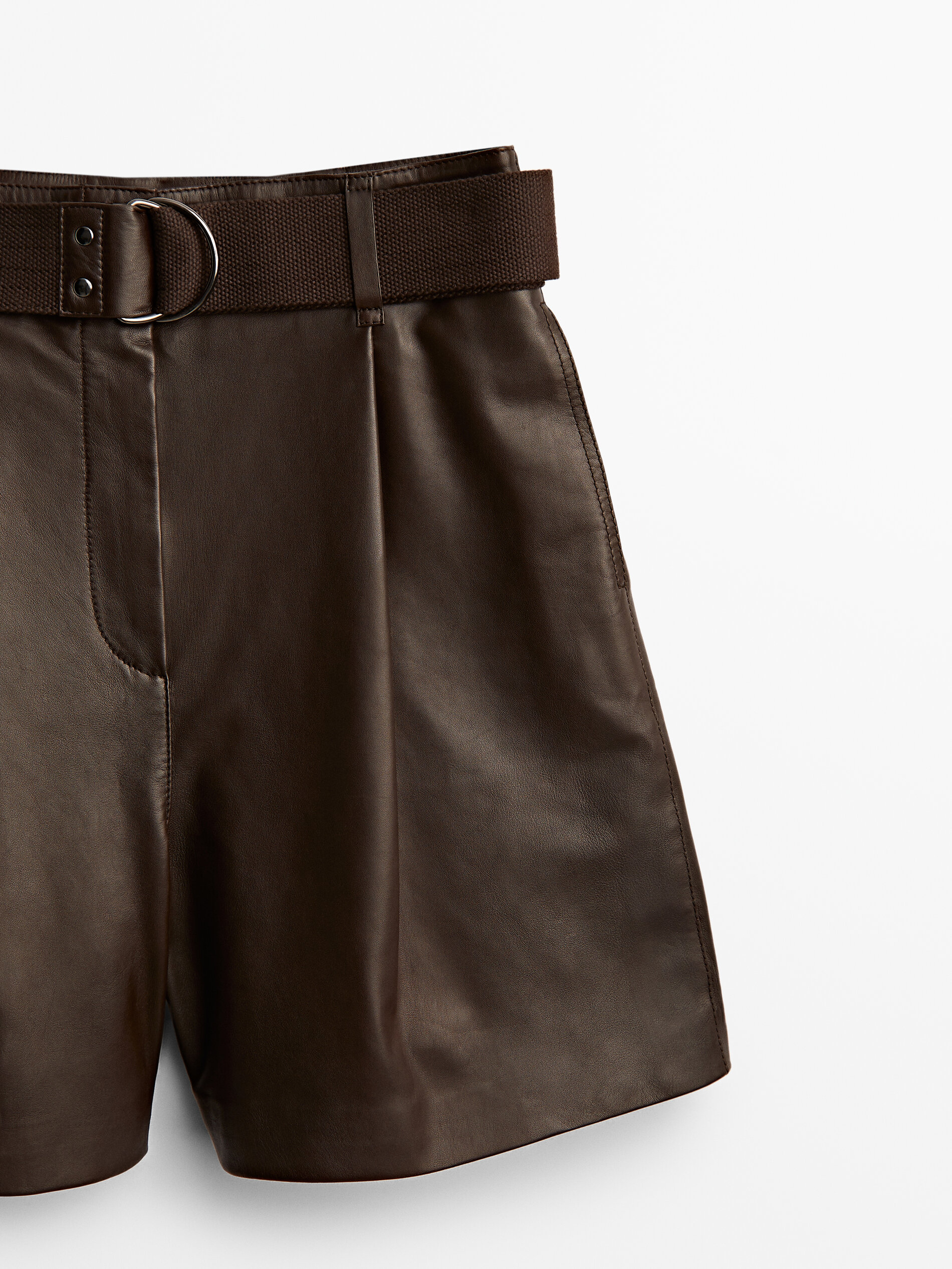 Bermuda in pelle con cintura Limited Edition - Massimo Dutti Italia