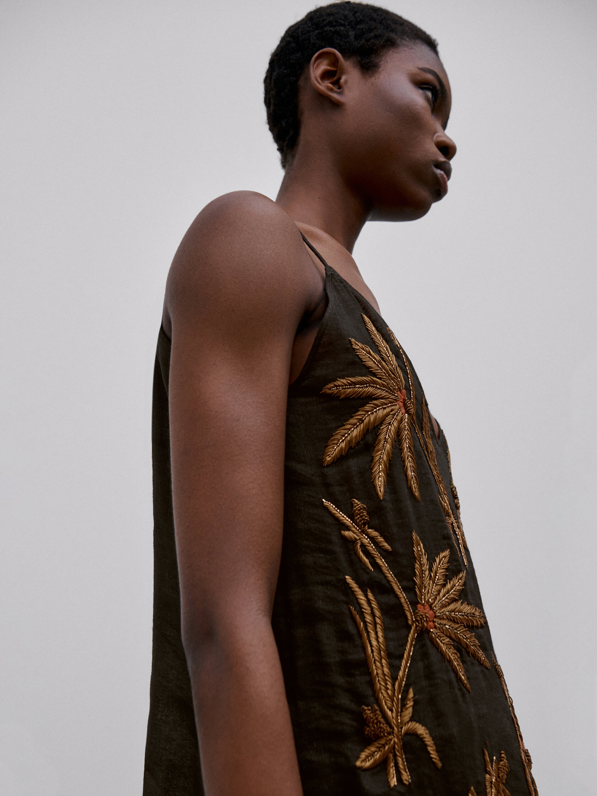 Linen top with palm tree embroidery 
