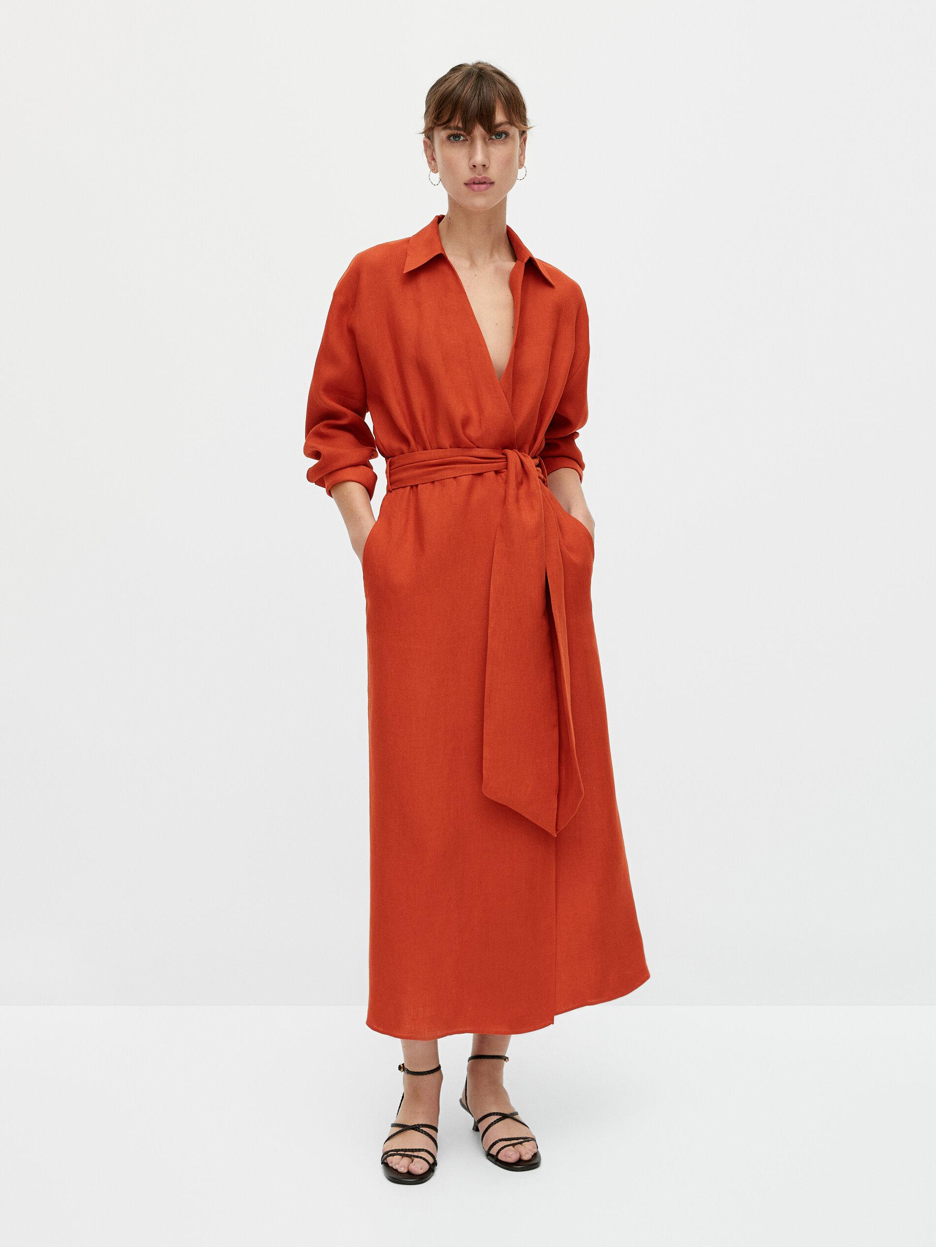 Duga lanena haljina na preklop.