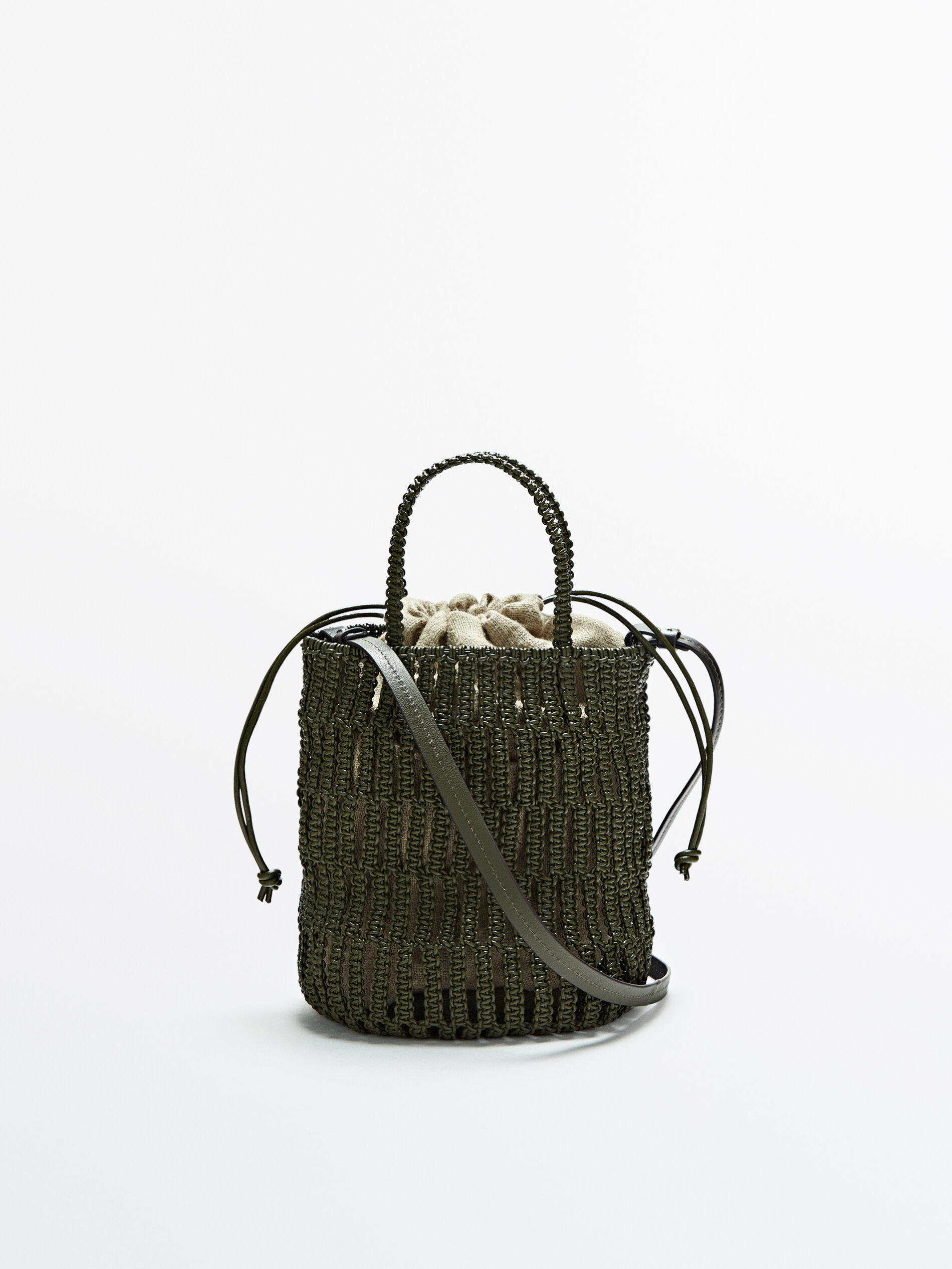 Bolso piel trenzada + pouch lino - Massimo Dutti España