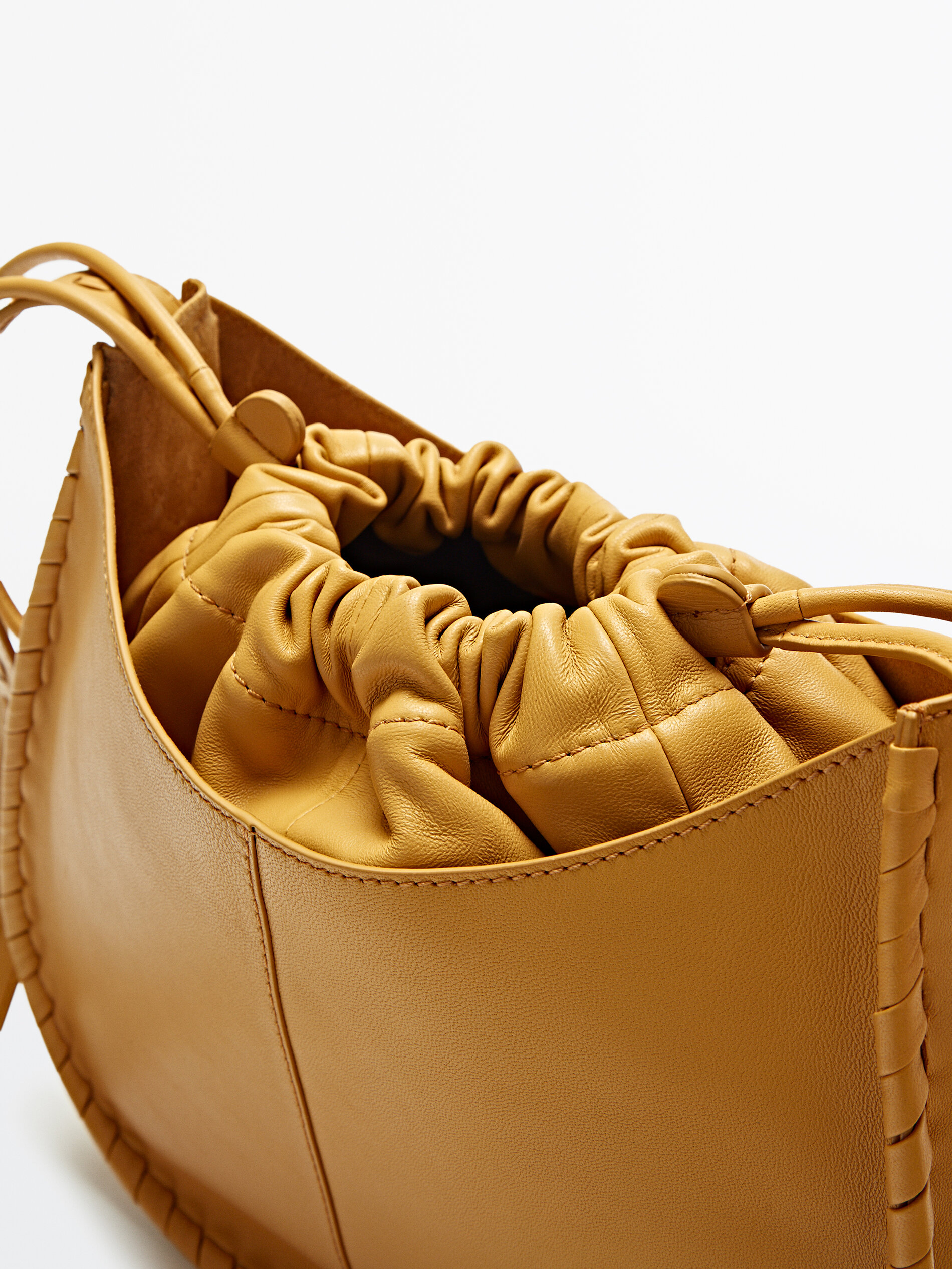Bolso pequeño piel + bolso interior Limited Edition - Massimo Dutti España