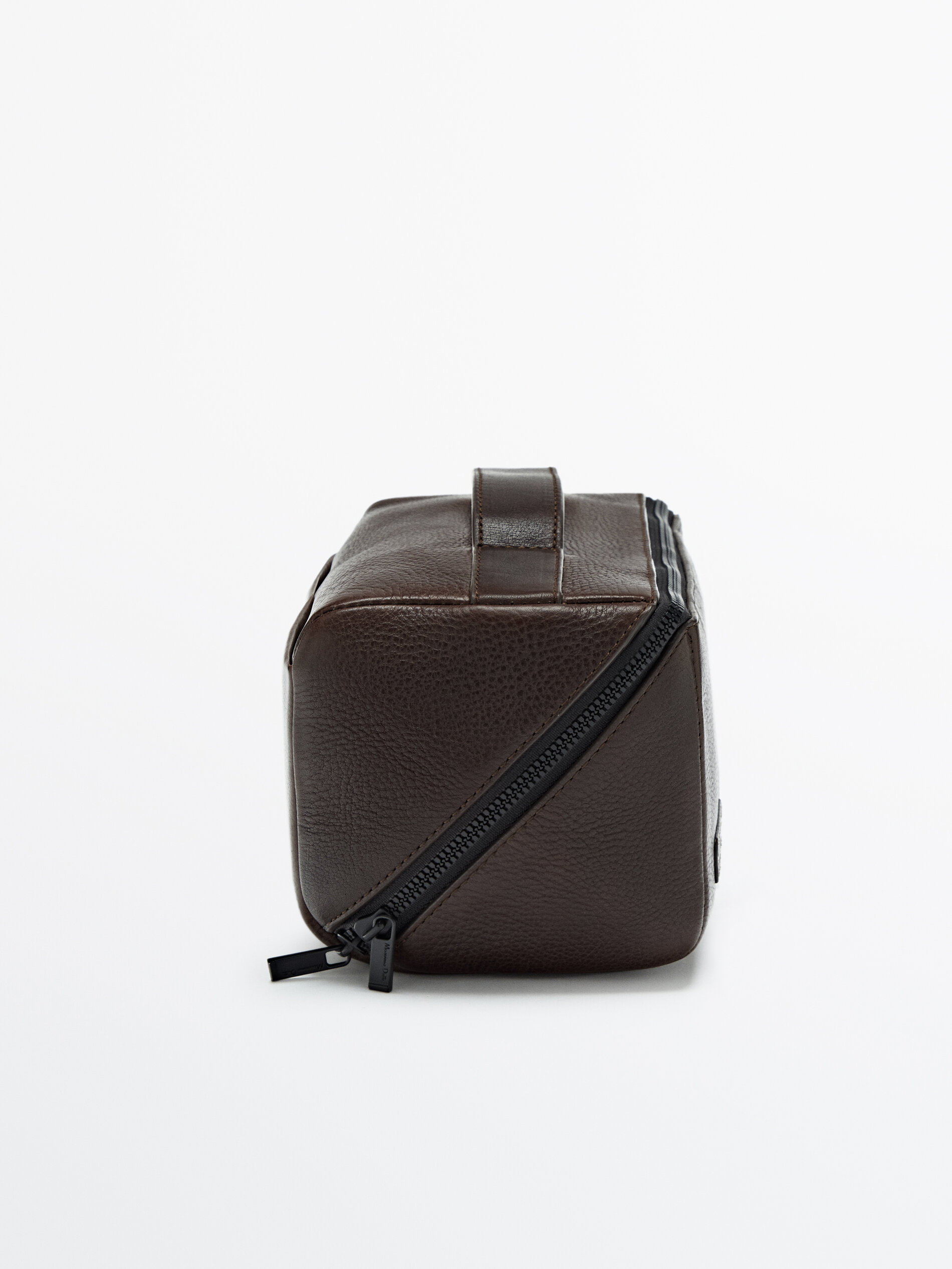 null´s Leather toiletry bag with central zip Massimo Dutti United 