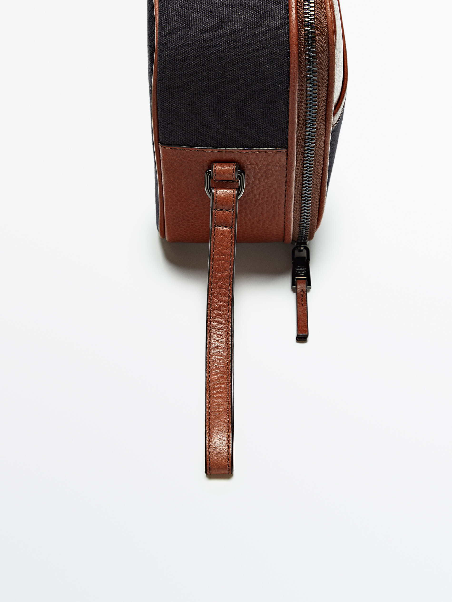 Neceser azul marino detalles piel - Massimo Dutti España