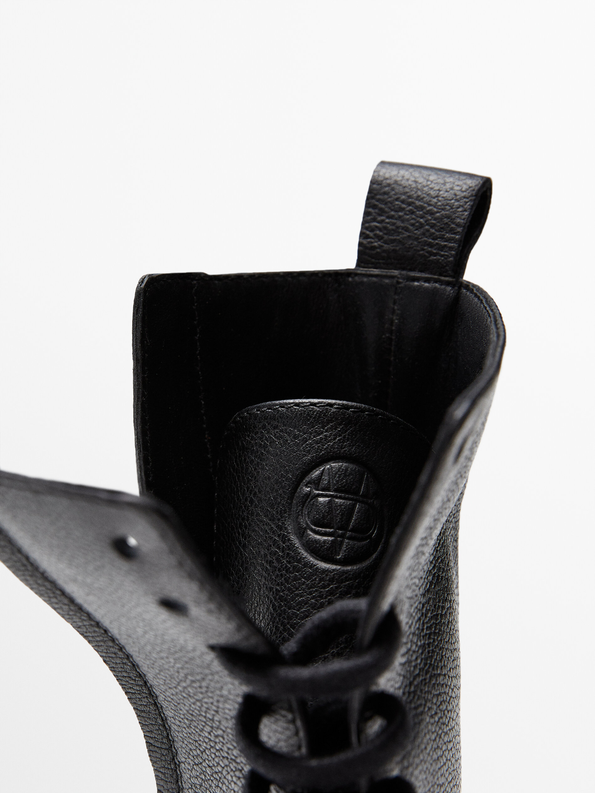Bota con cordones de piel negra - Massimo Dutti España