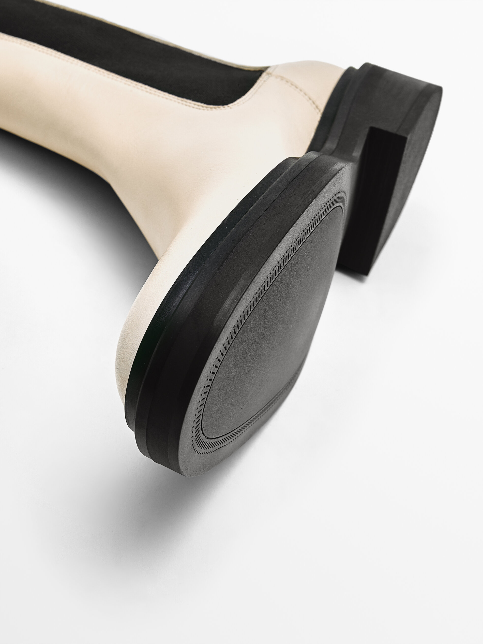 Botín chelsea piel crudo - Massimo Dutti España