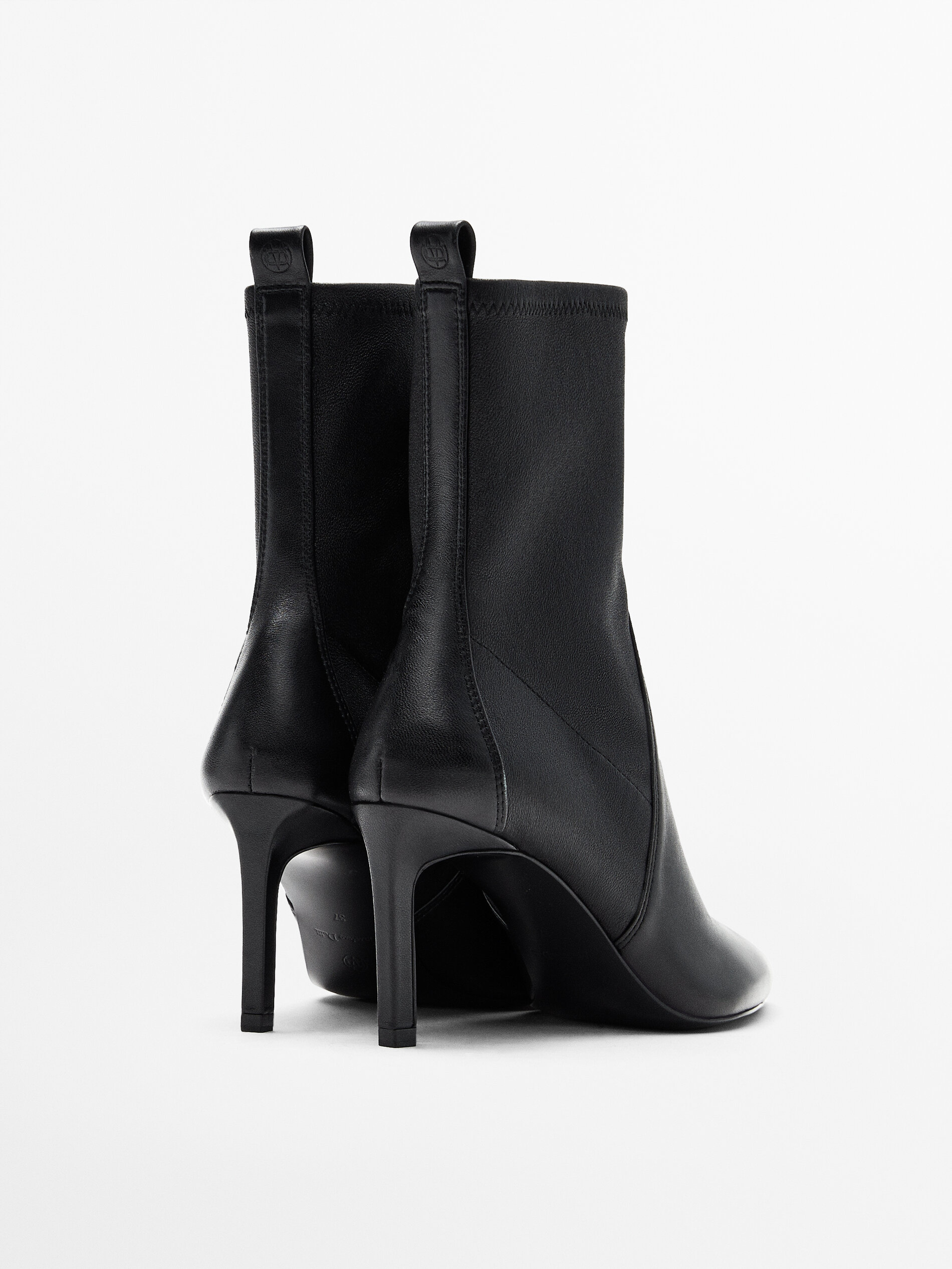 ankle boots with rubber heel