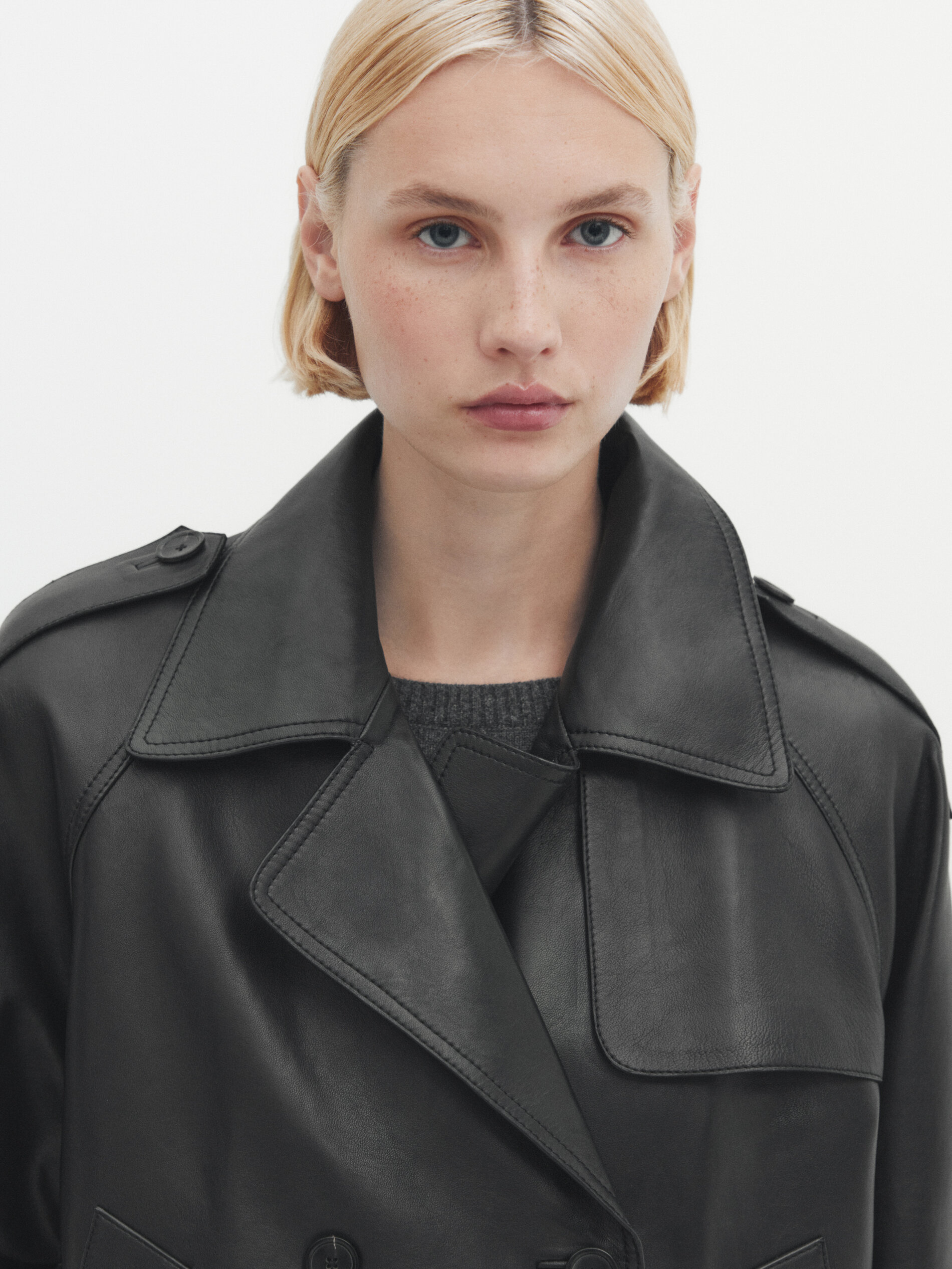 Trench court en cuir nappa Noir Jupes Massimo Dutti