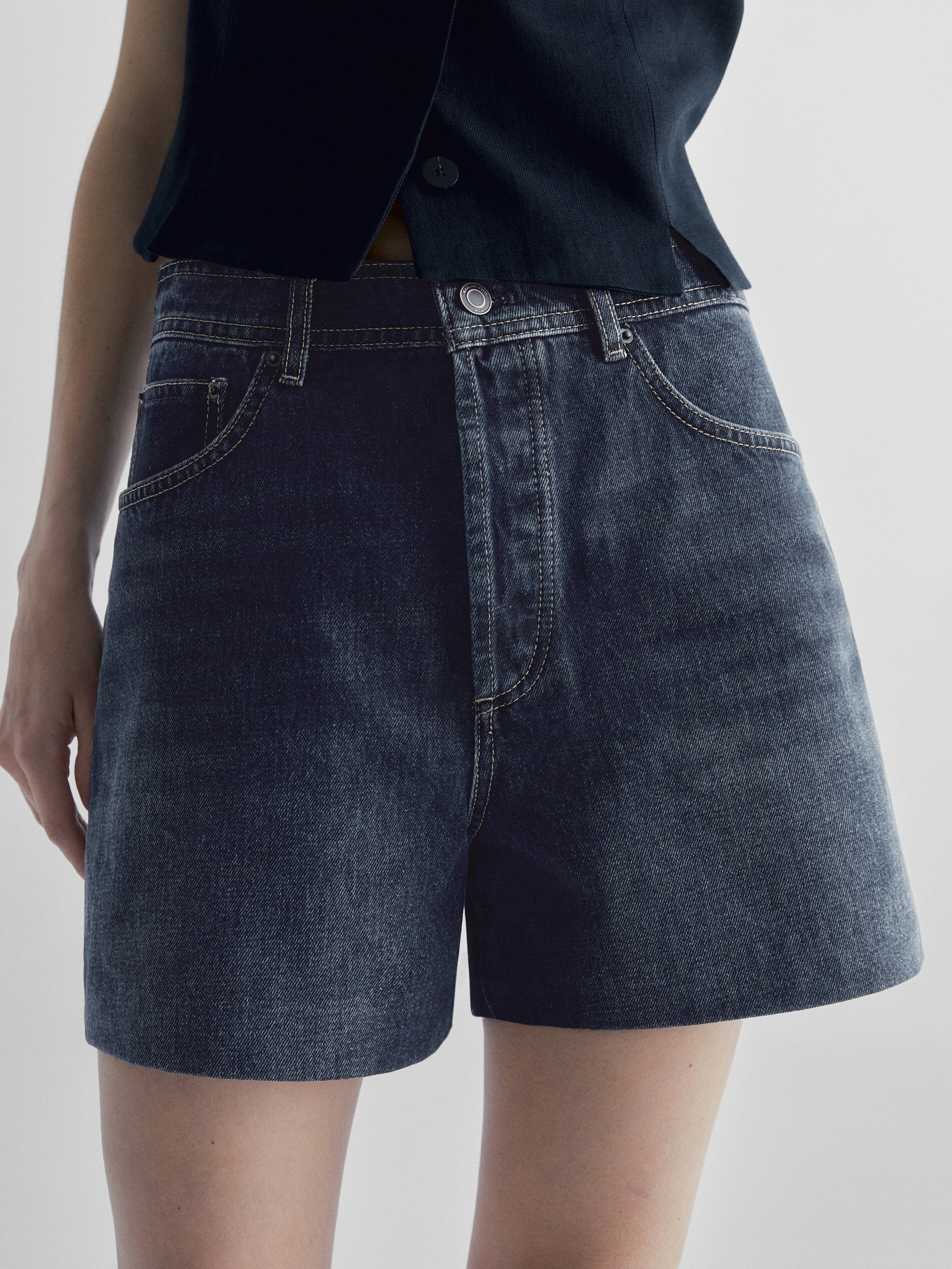 High waist denim shorts with leather pocket