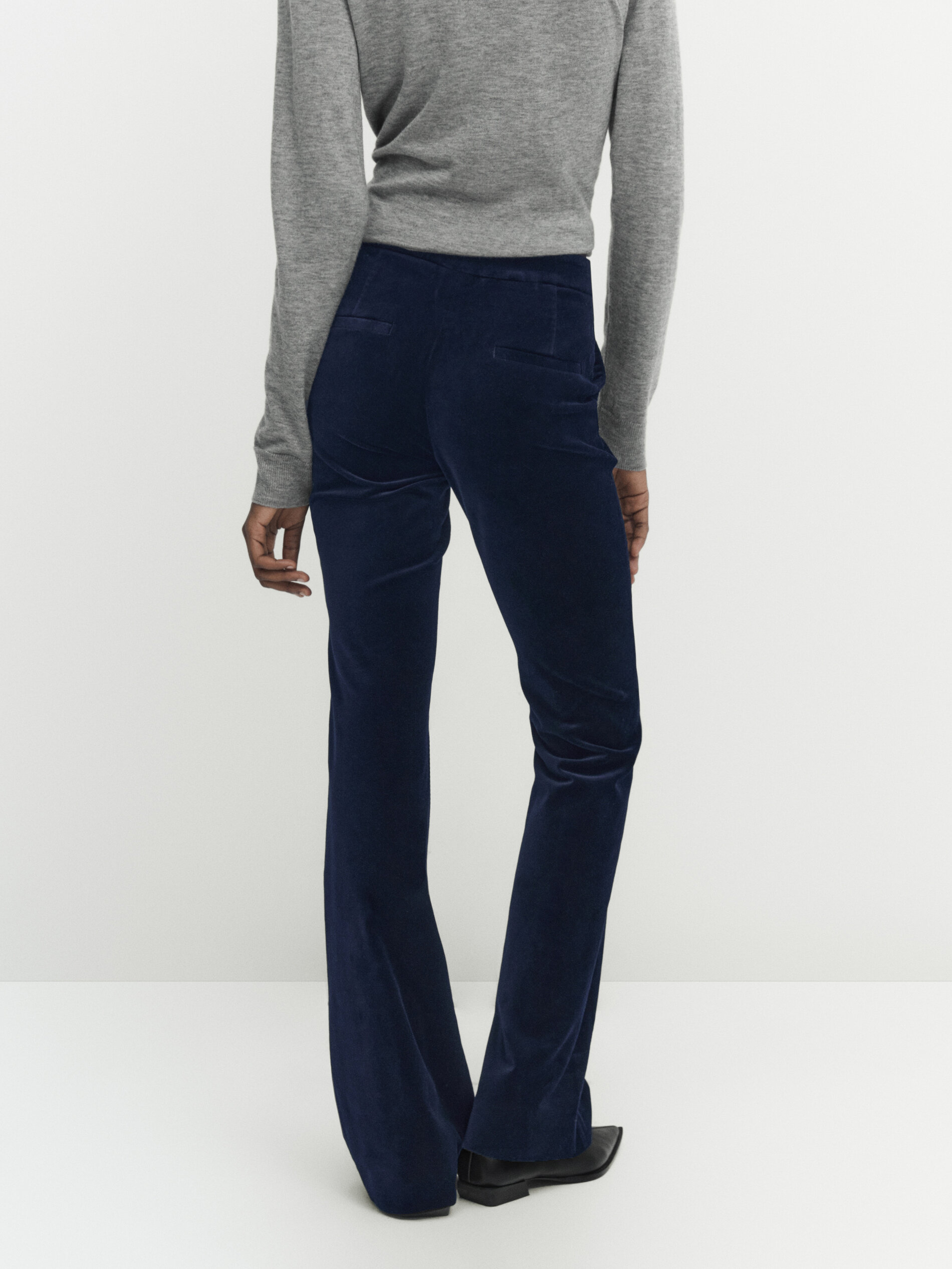 Pantal n terciopelo skinny flare