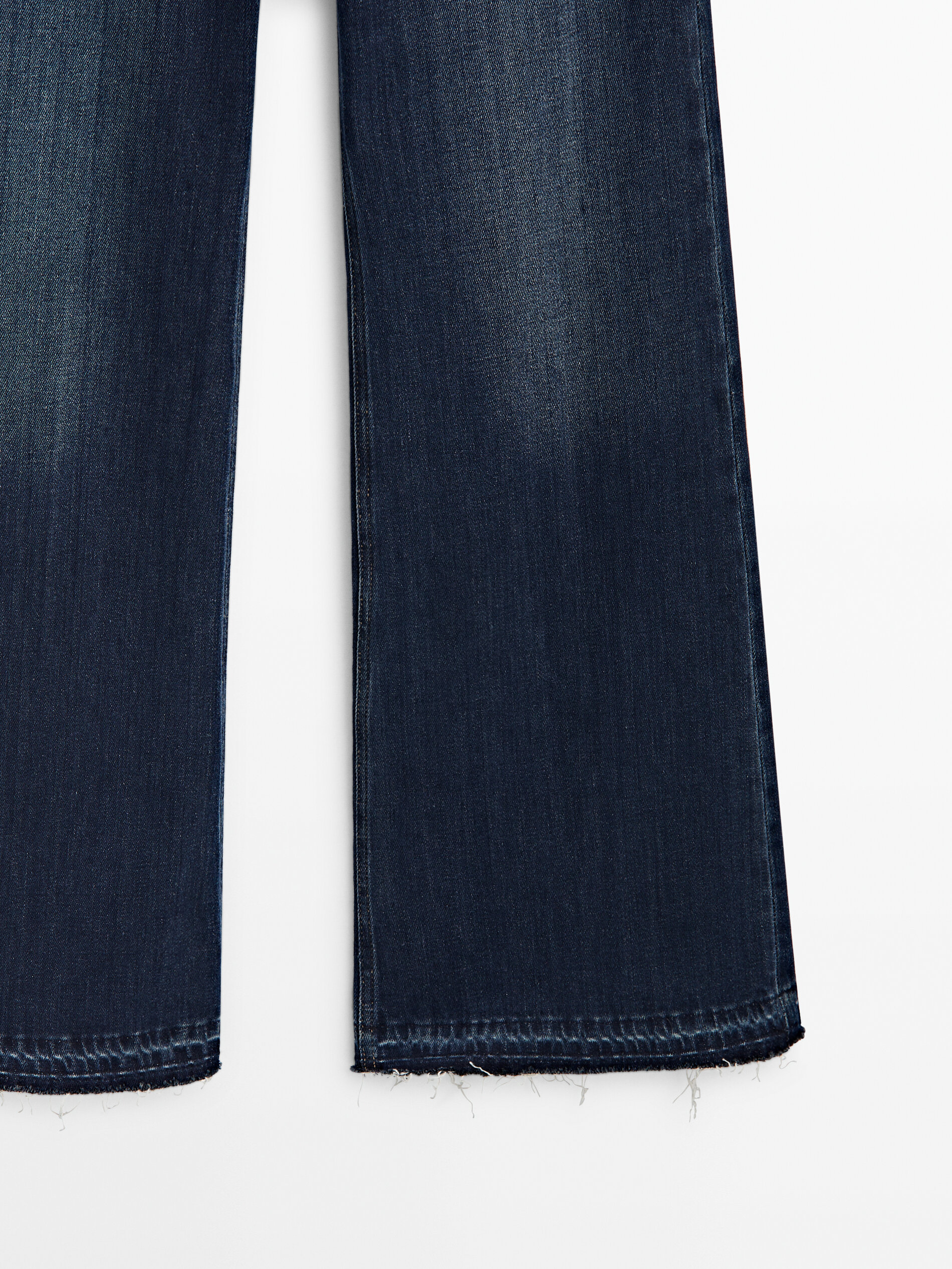 Jean taille haute on sale effiloché en bas
